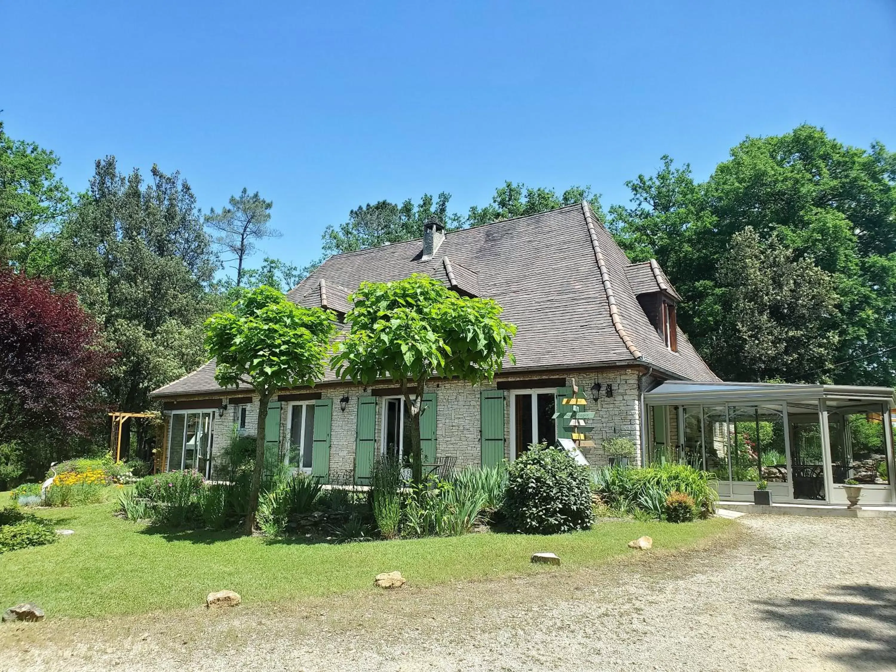 Property Building in Aux Couleurs d'Esteil