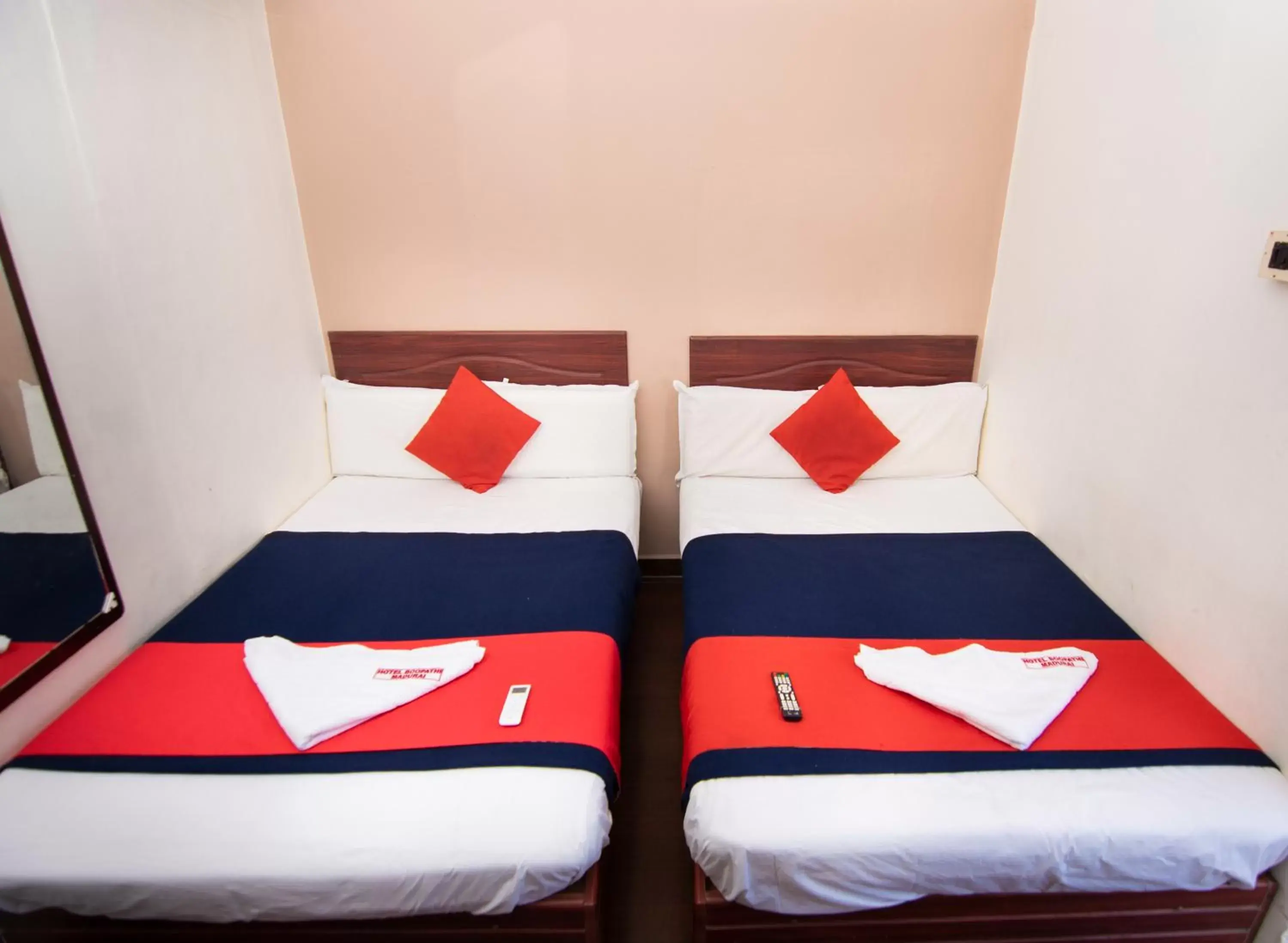 Bed in HOTEL BOOPATHI Madurai
