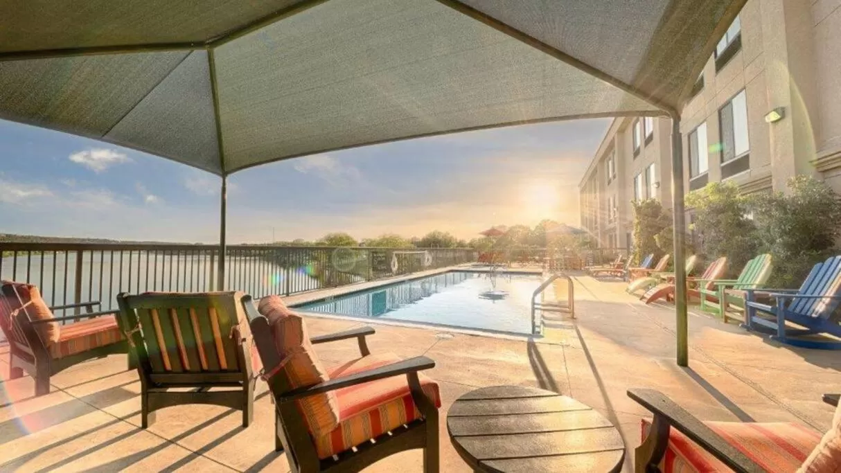 Swimming pool in Hidden Falls Inn