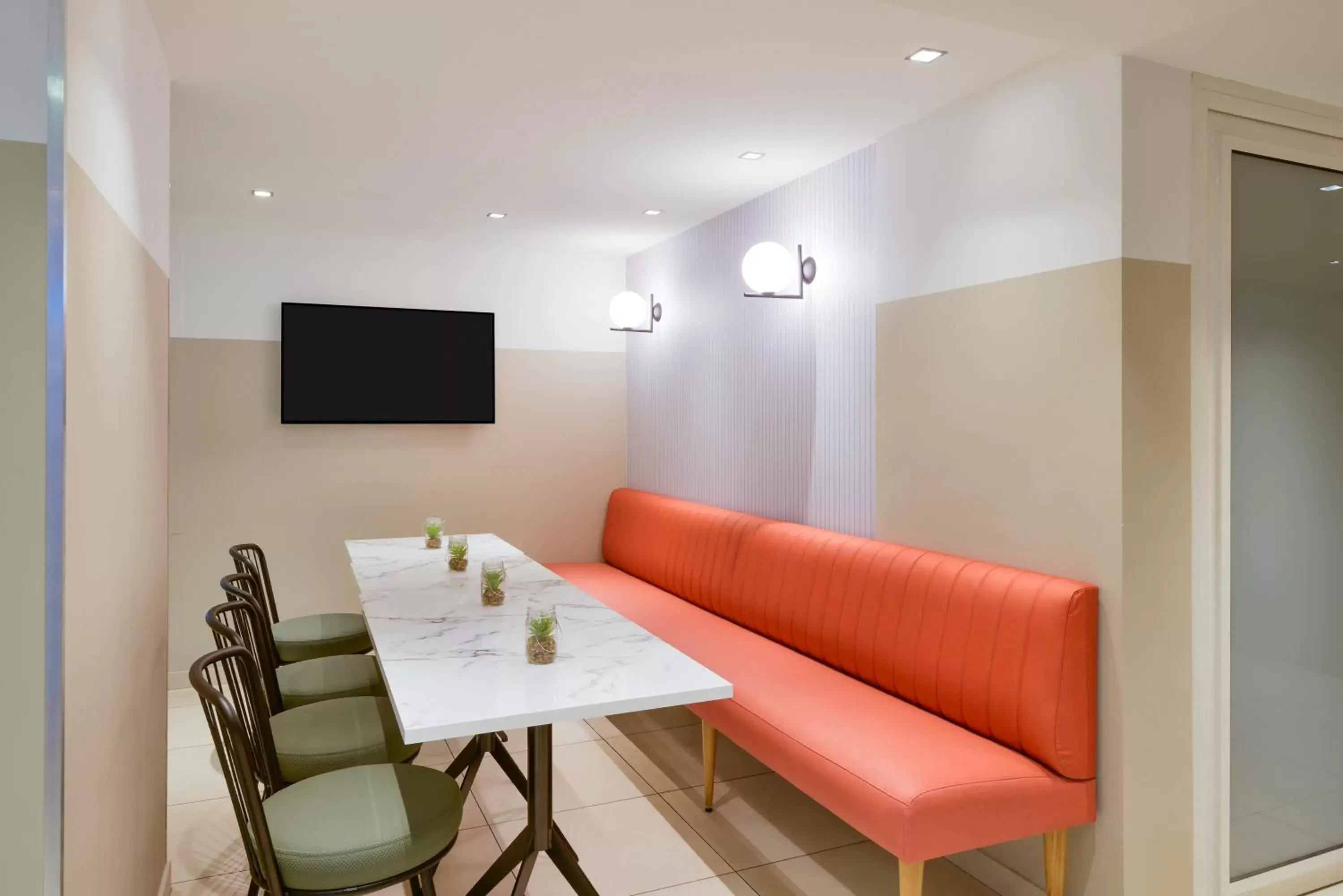 Communal lounge/ TV room, Seating Area in Aparthotel Adagio Monaco Monte Cristo
