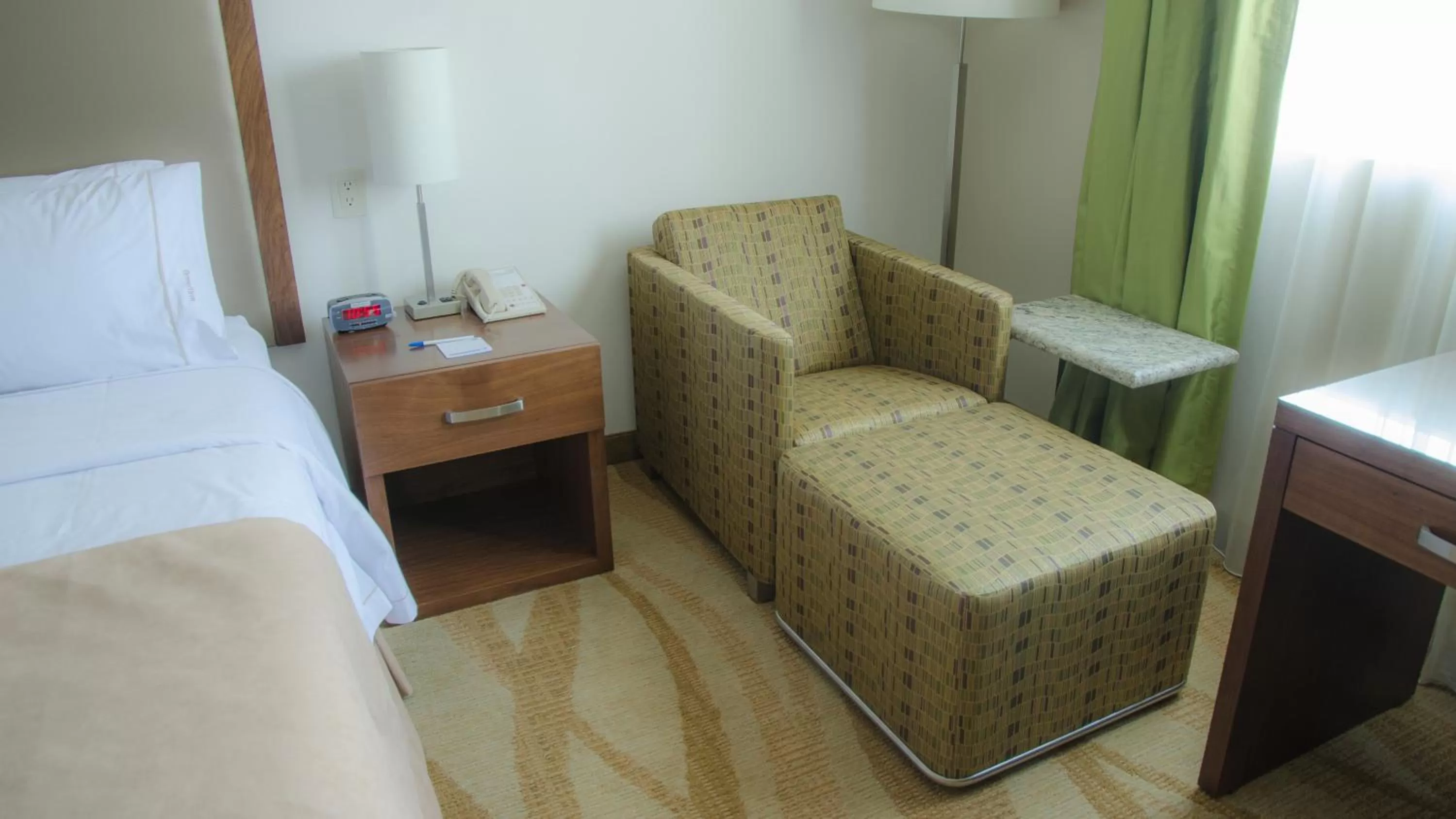 Photo of the whole room, Bed in Holiday Inn Express and Suites Celaya by IHG