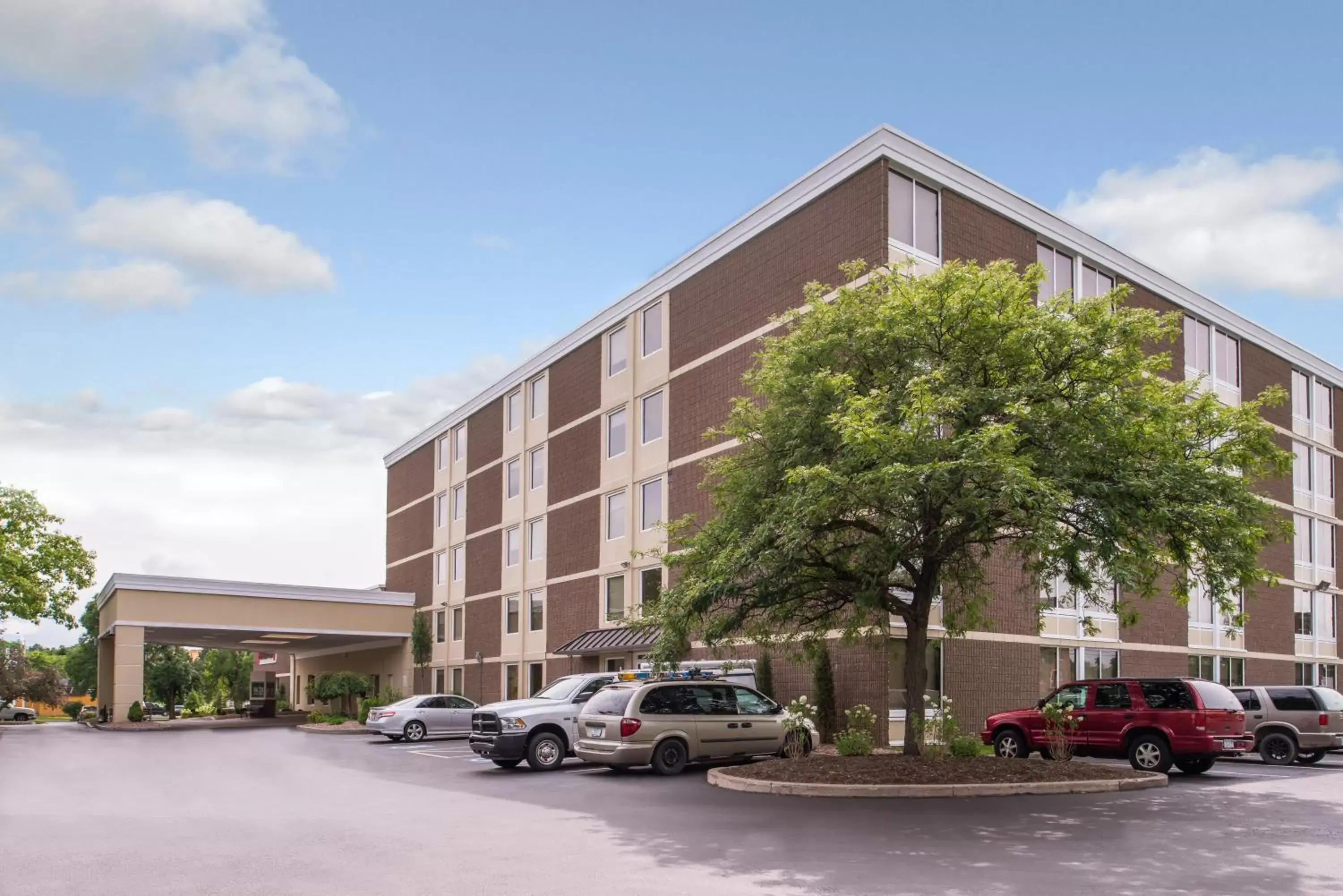 Property building in Holiday Inn Auburn-Finger Lakes Region by IHG Property building in Holiday Inn Auburn-Finger Lakes Region by IHG