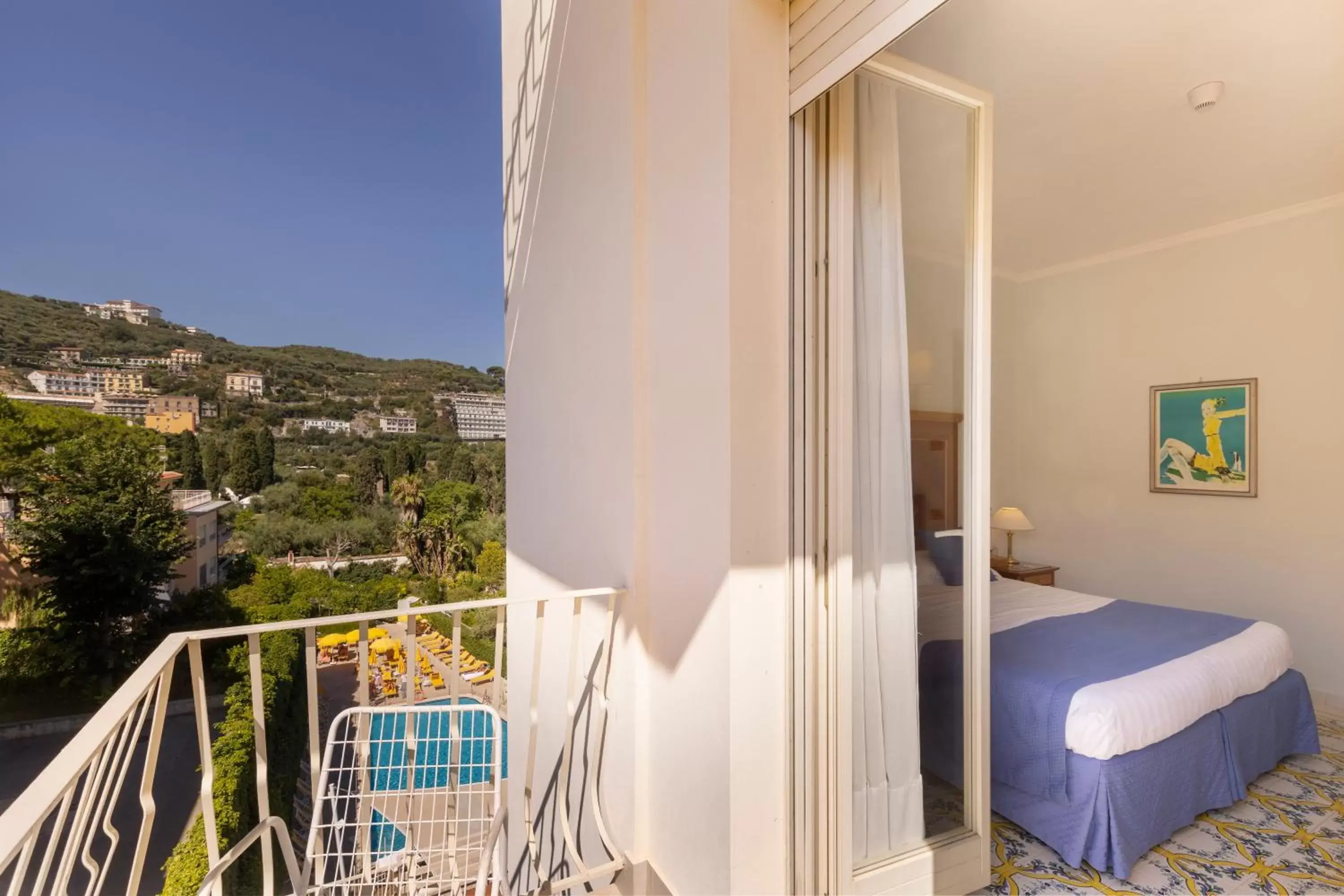 Bed, Pool View in Hotel Continental