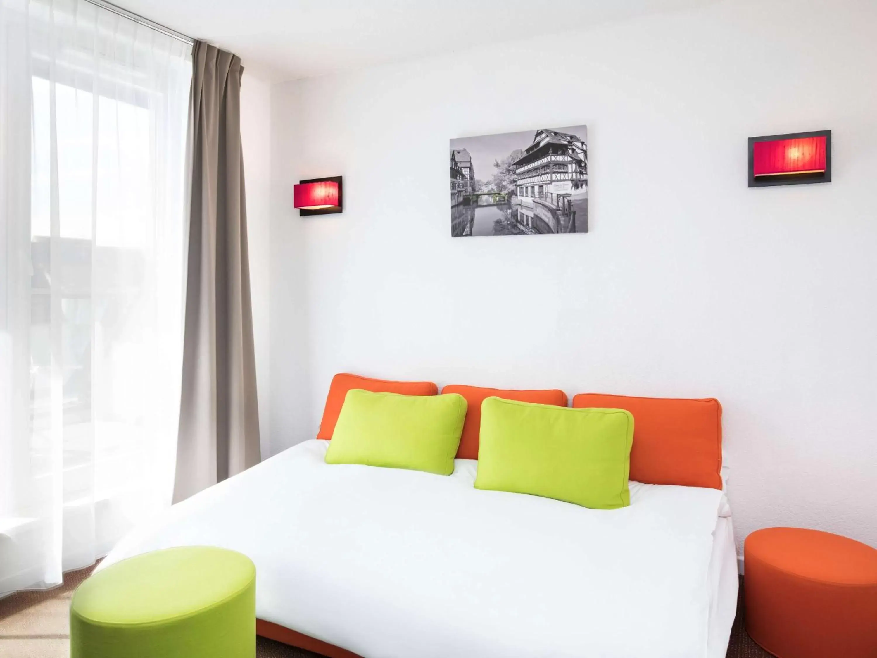 Photo of the whole room, Bed in Aparthotel Adagio Access Strasbourg Petite France