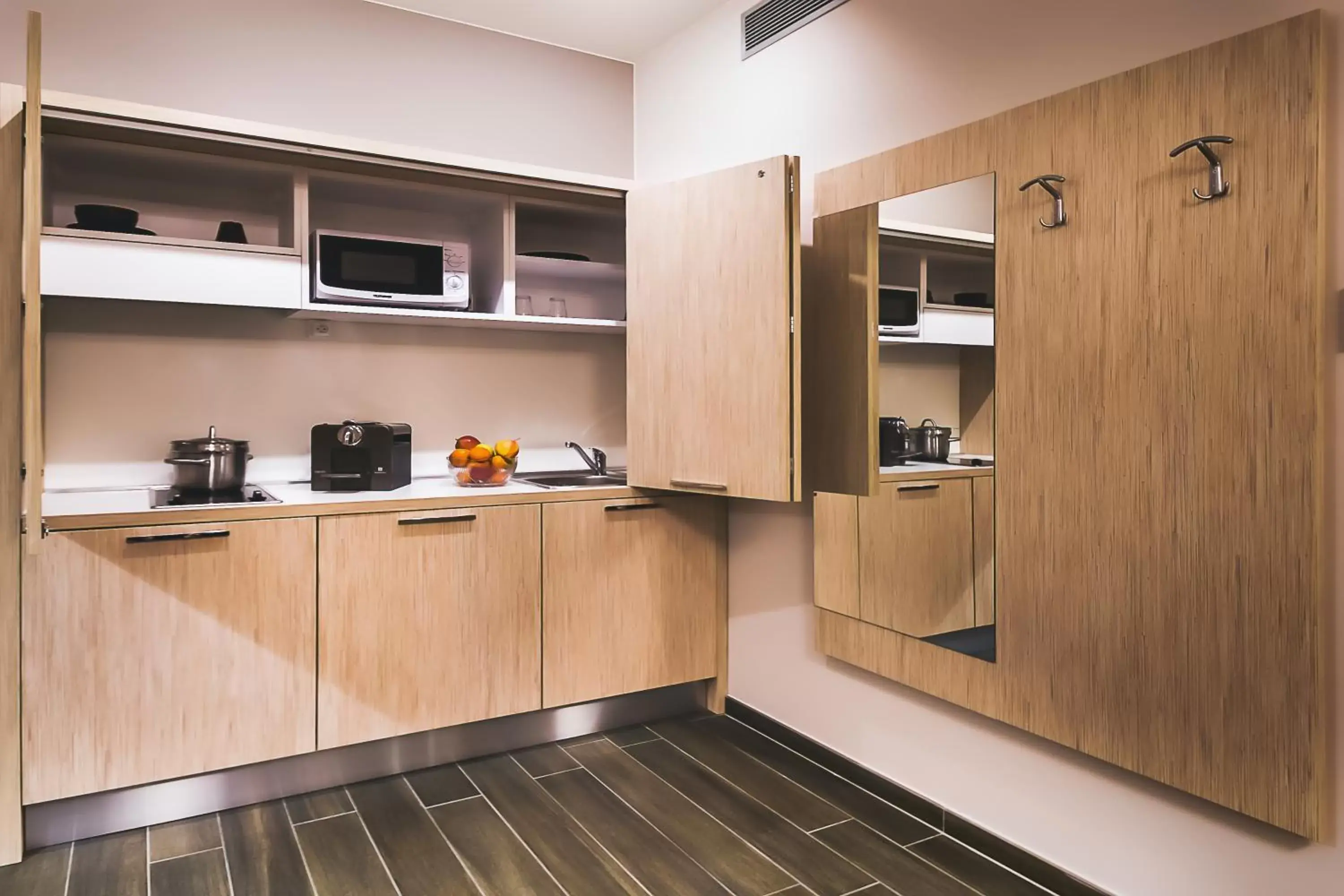 Kitchen or kitchenette, Kitchen/Kitchenette in Aero44 Hotel Charleroi Airport