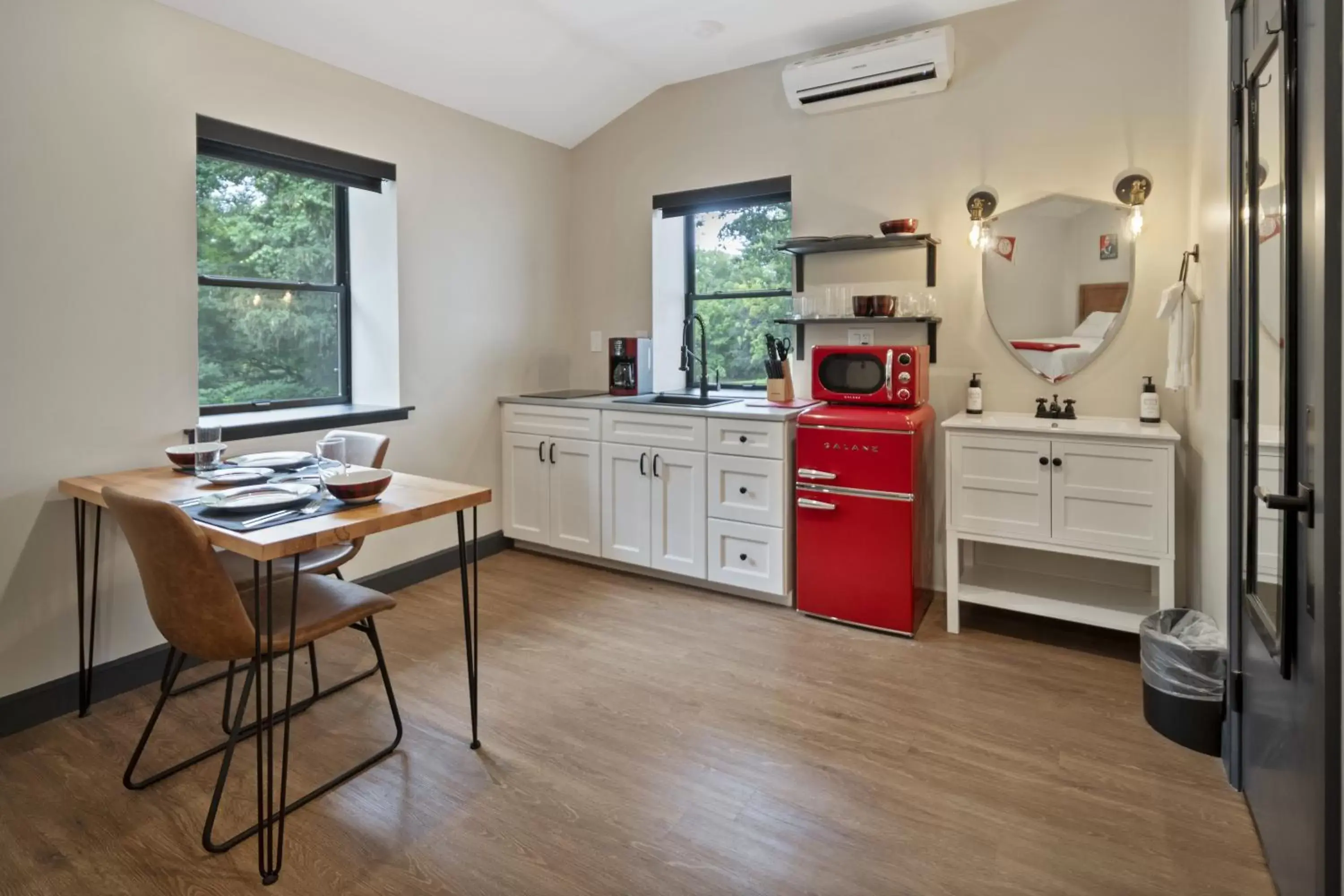 Kitchen or kitchenette, Kitchen/Kitchenette in The Dorm Hotel