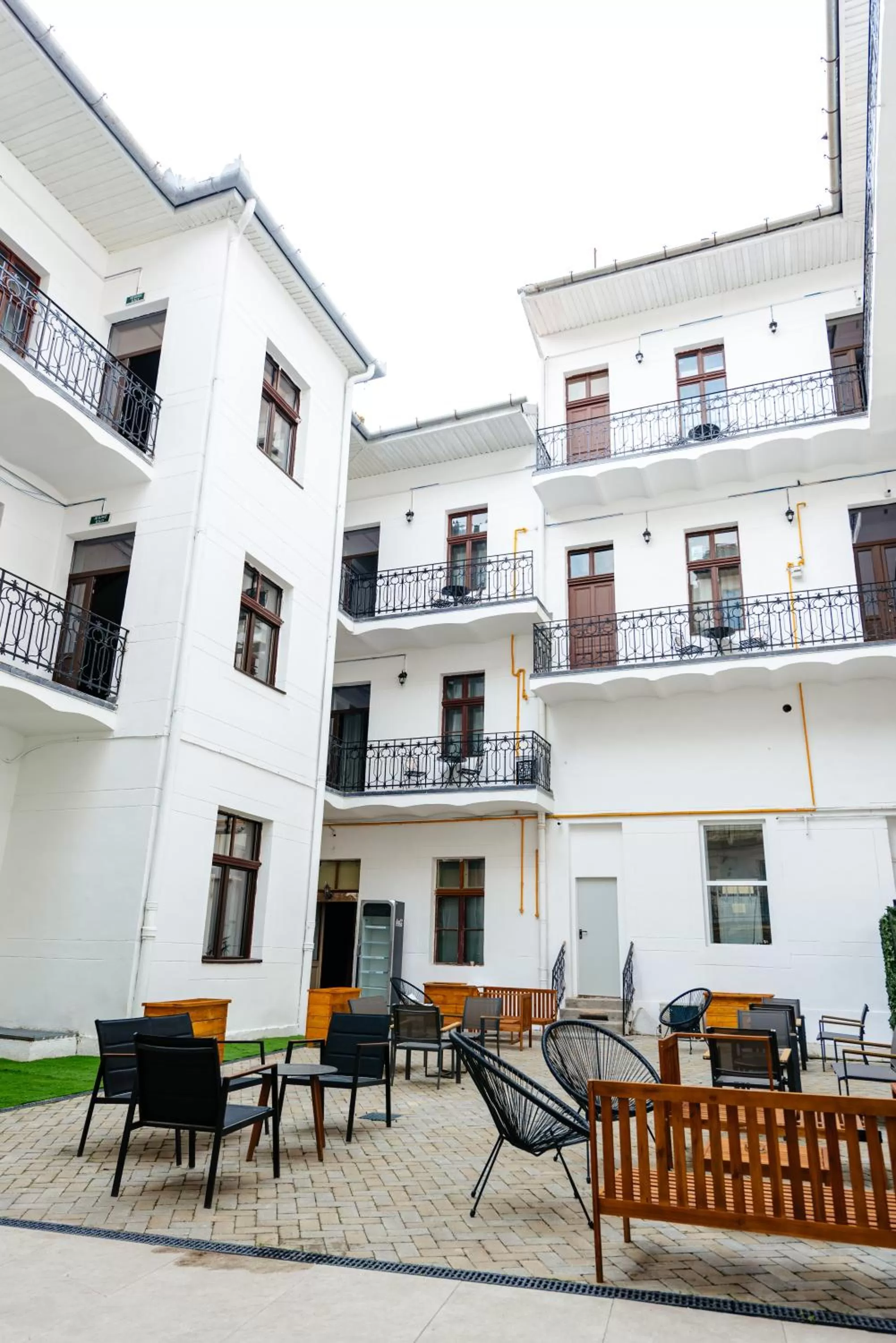 Inner courtyard view in Palace Bulevard Inn