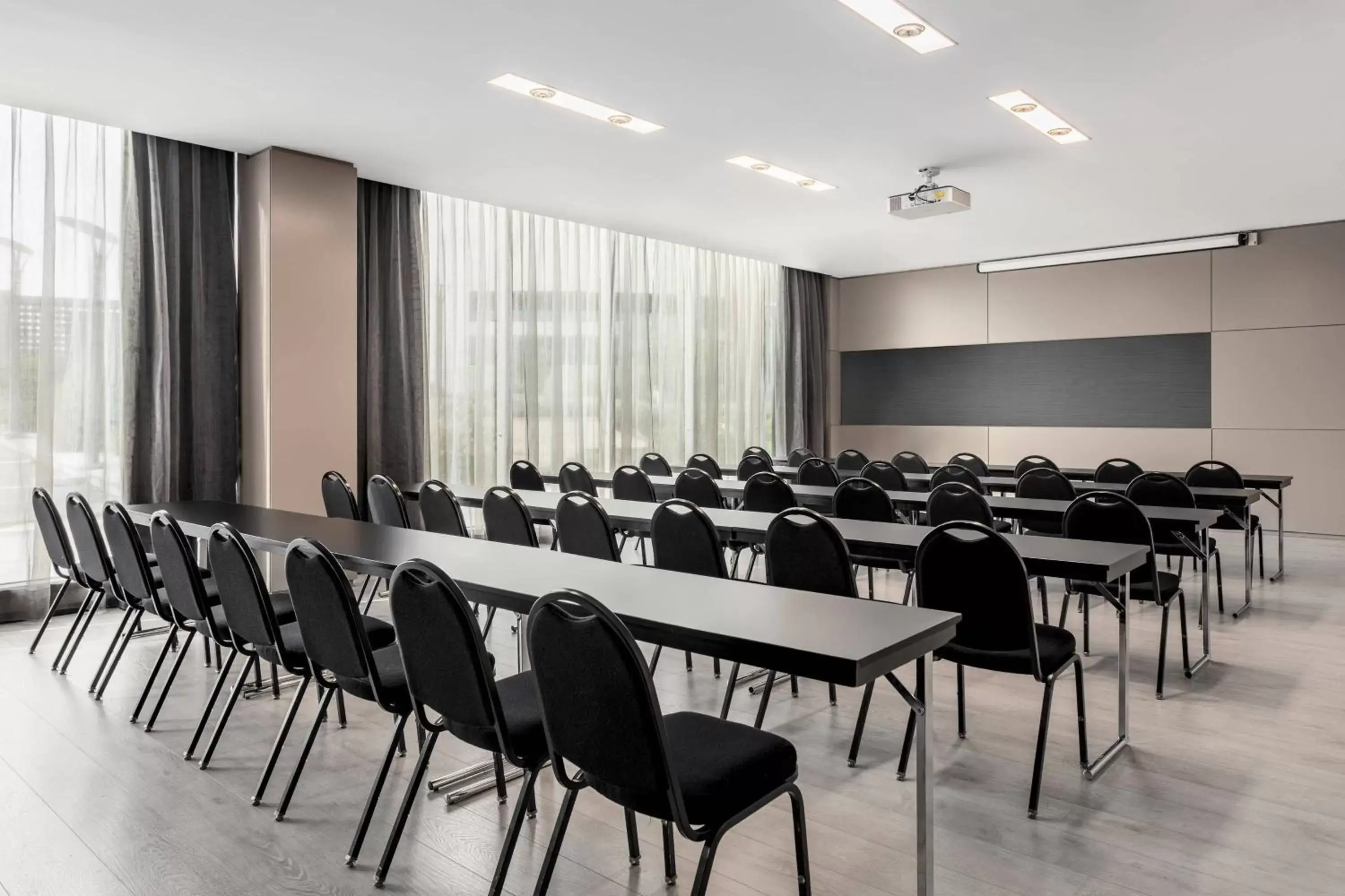 Meeting/conference room in AC Hotel La Finca by Marriott