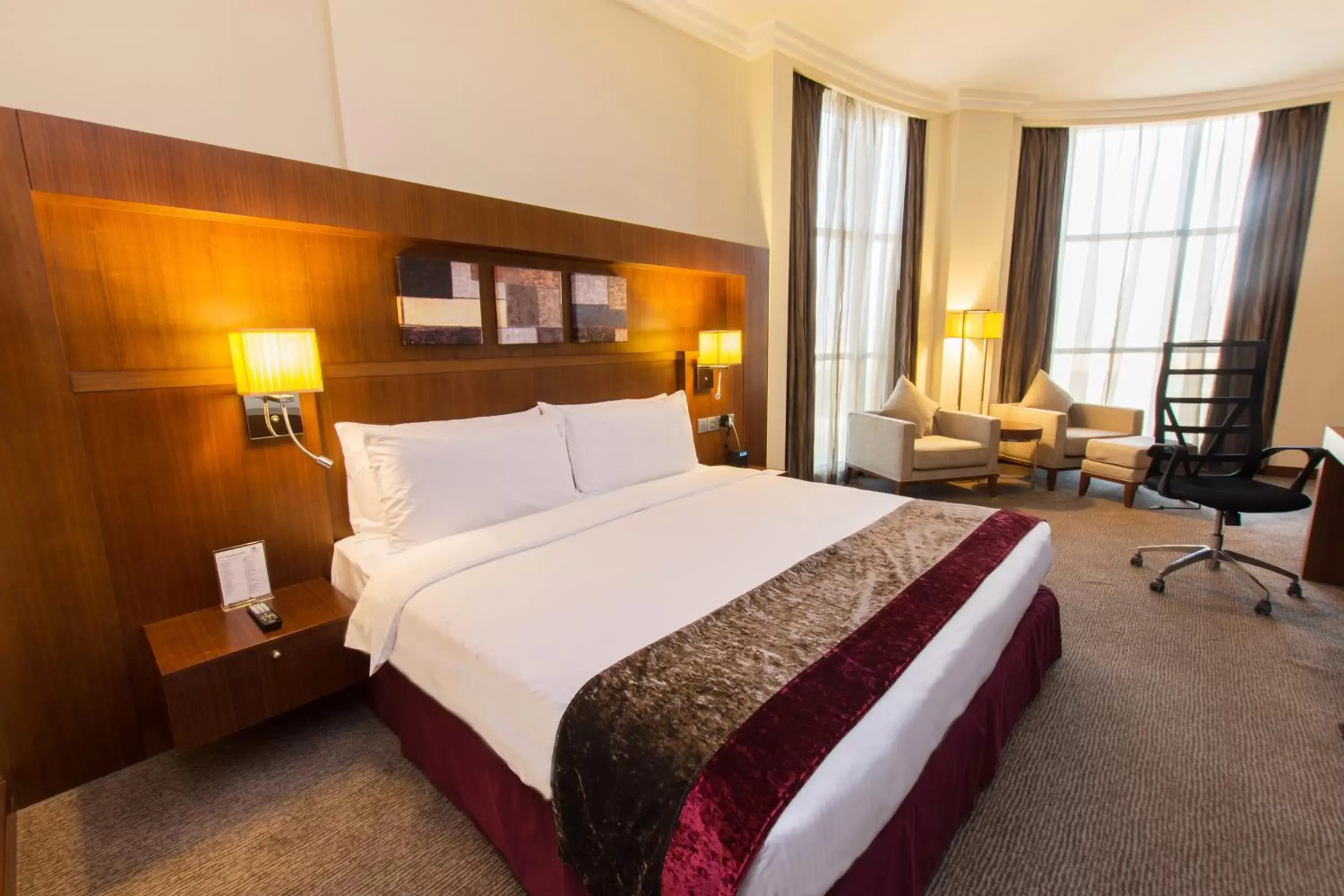City view, Bed in Holiday Inn Abu Dhabi, an IHG Hotel