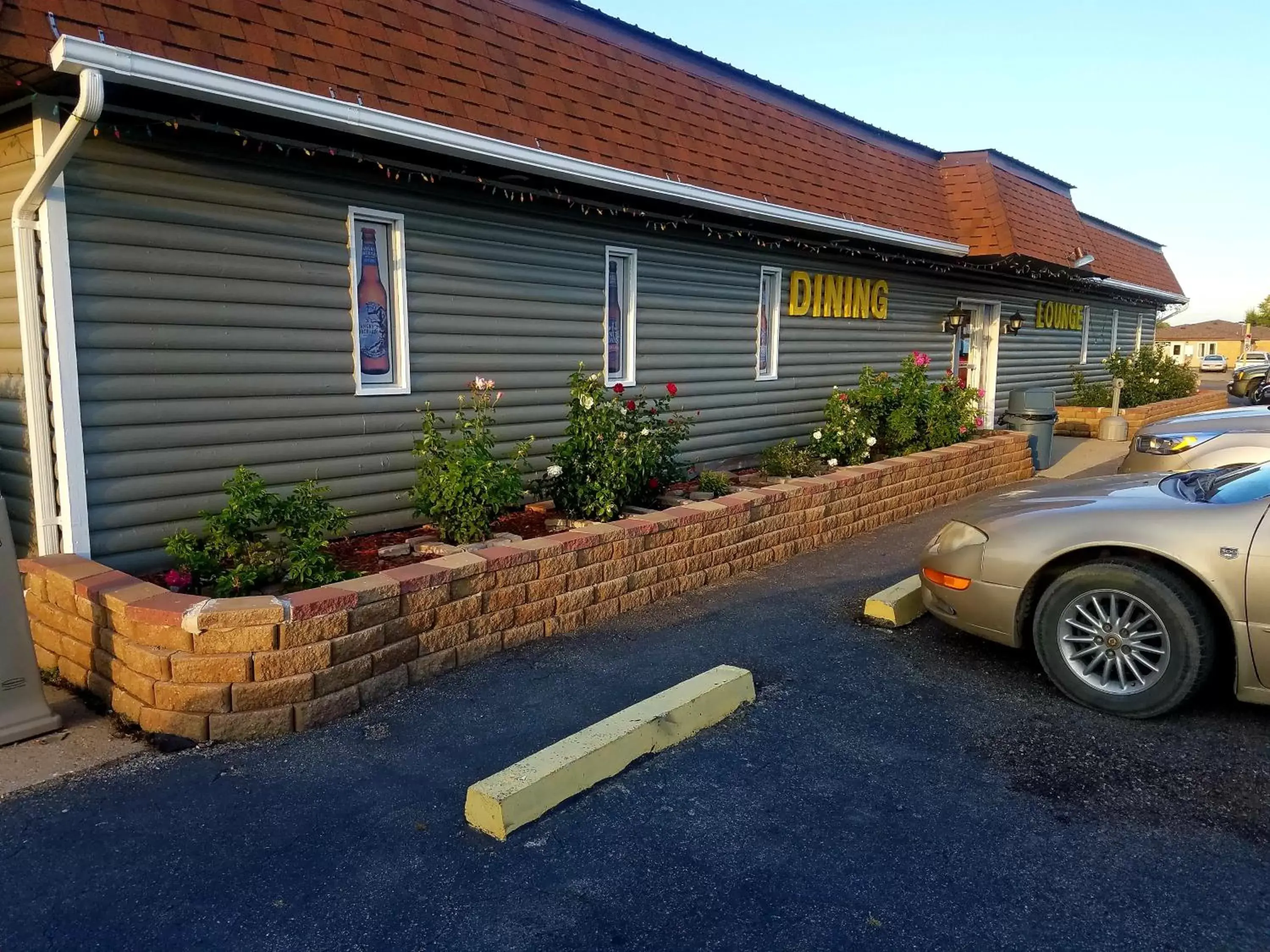 Property Building in Cedar Inn Motel