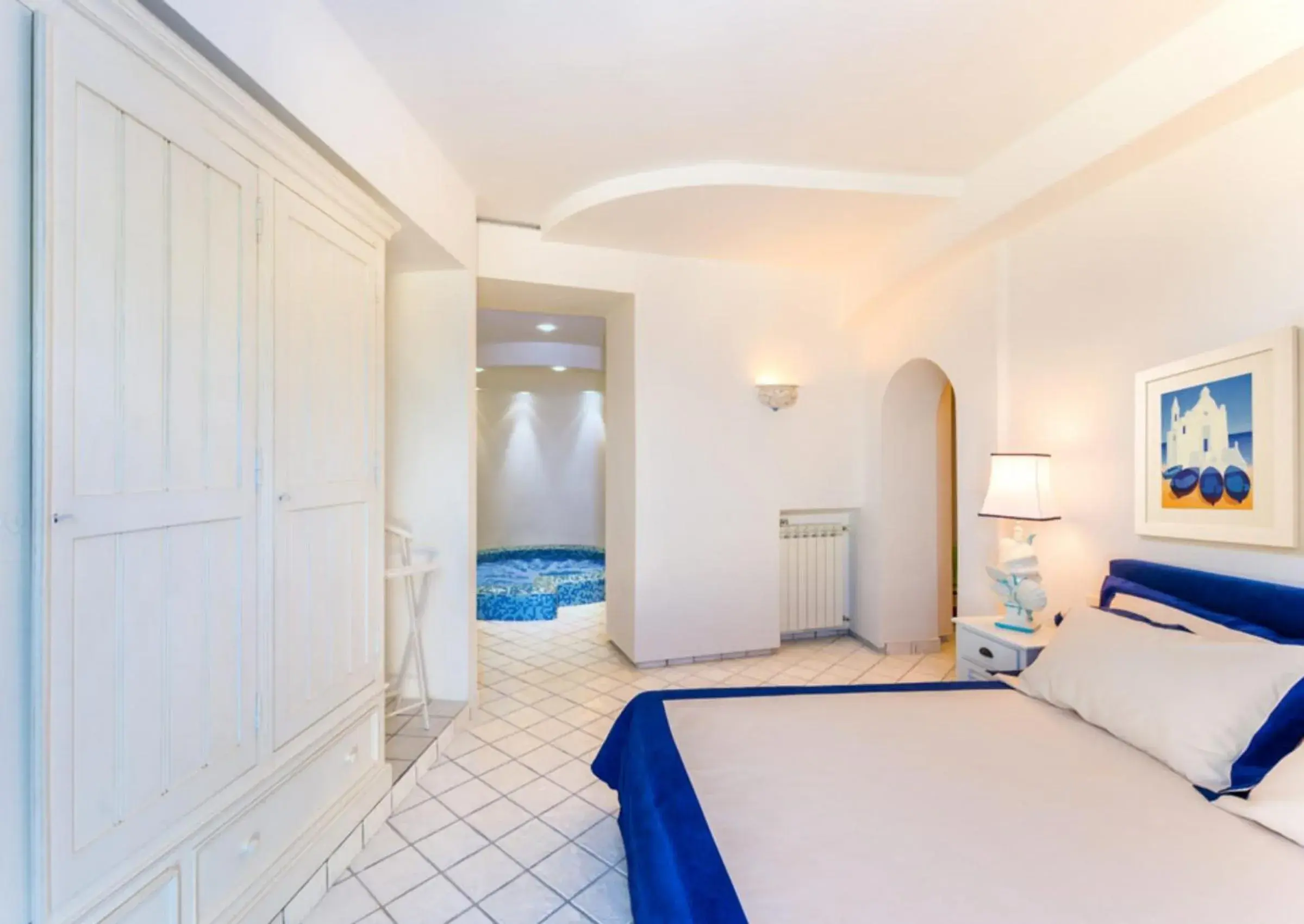 Photo of the whole room, Bed in Relais Bijoux Ischia
