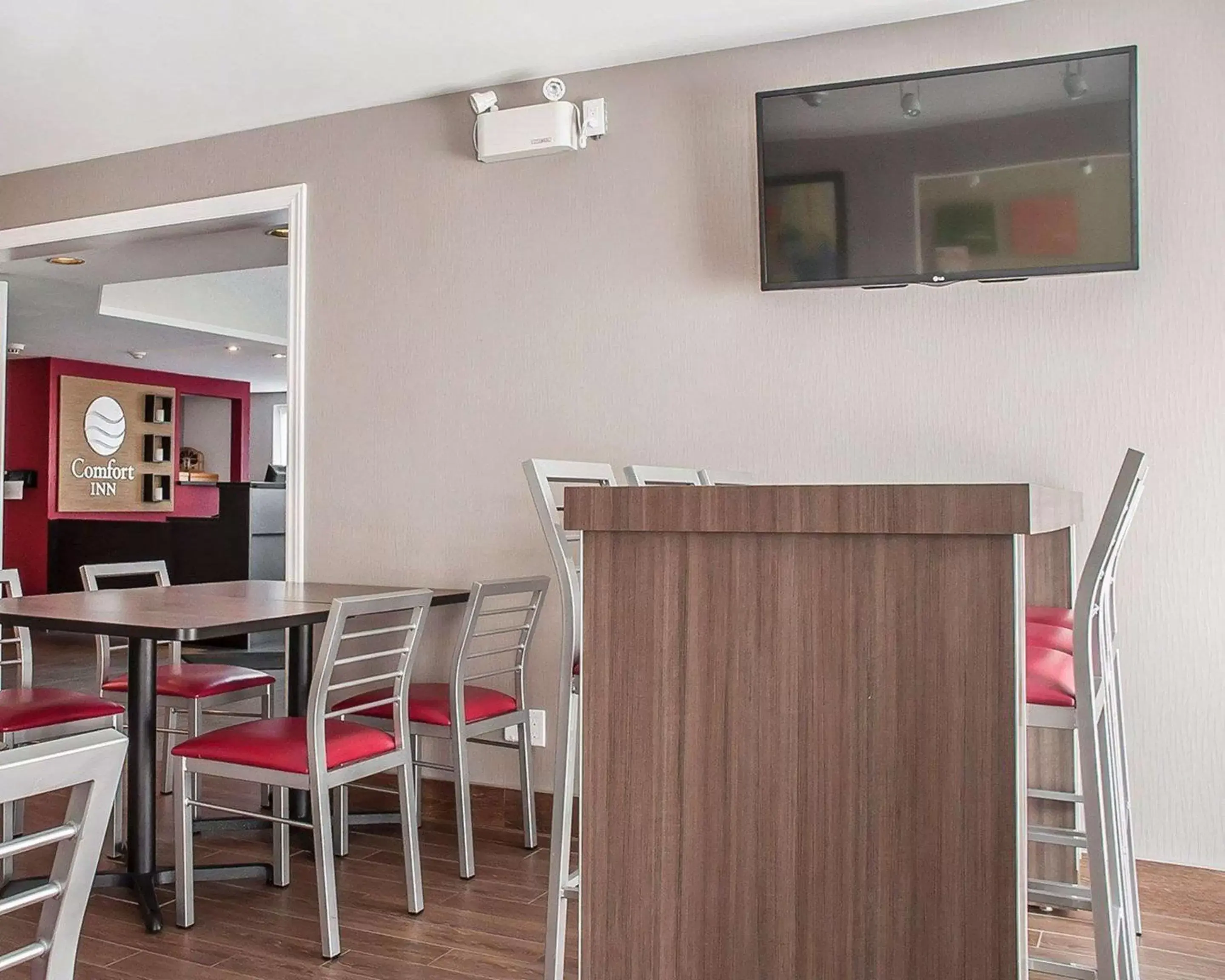 Restaurant/places to eat in Comfort Inn Orillia