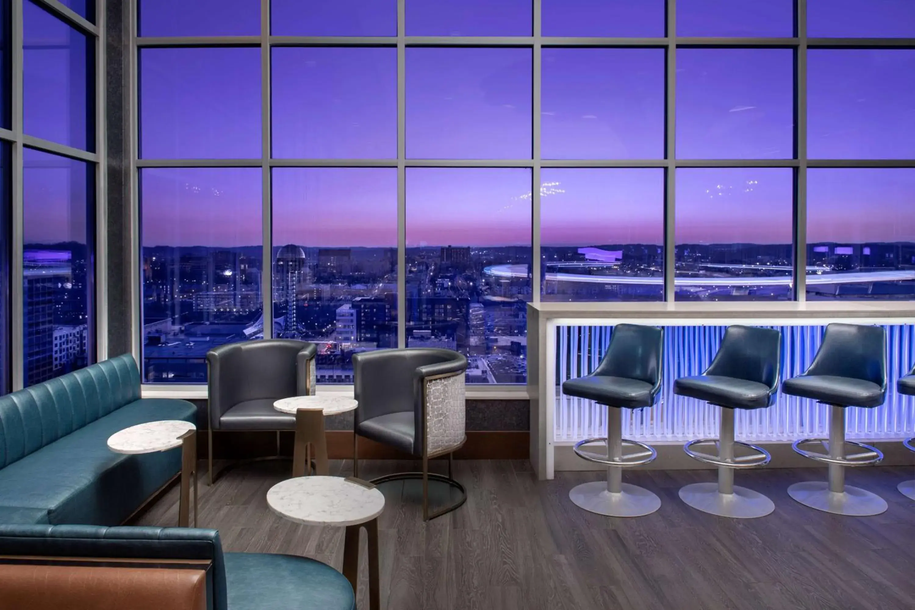 Lounge or bar in Embassy Suites By Hilton Knoxville Downtown