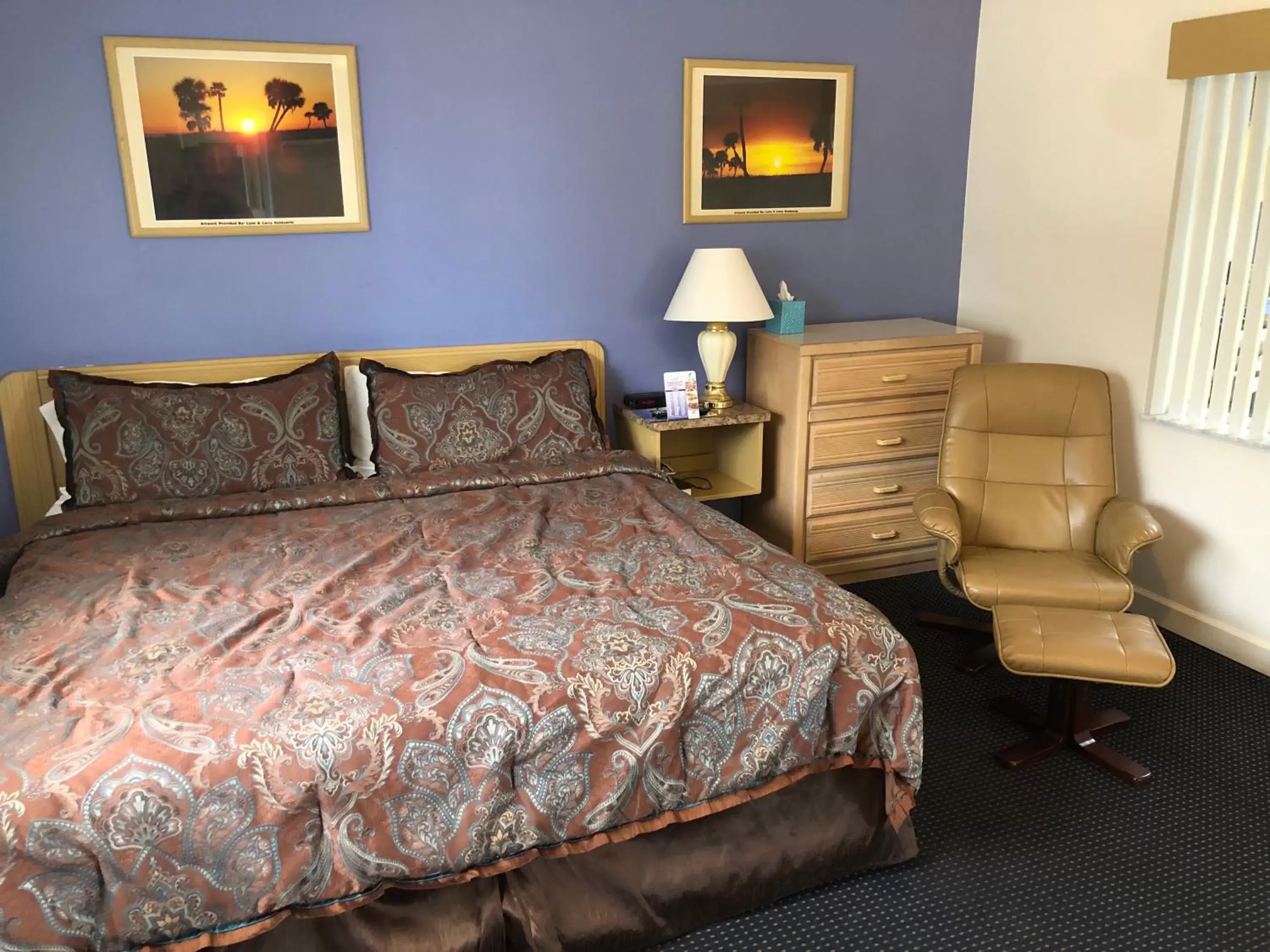Bed in Arvilla Motel