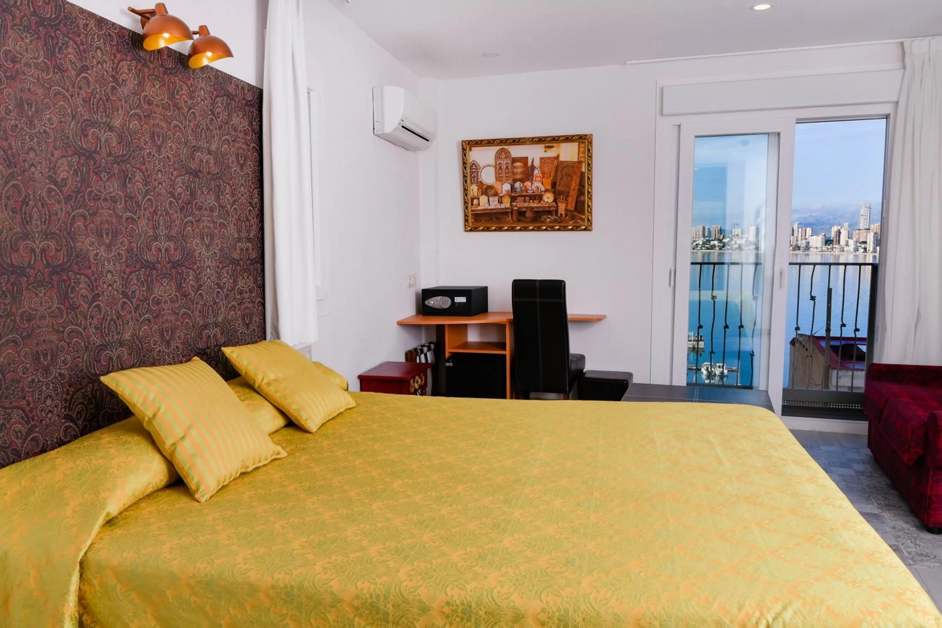 Photo of the whole room, Bed in NR Mirador del Castillo