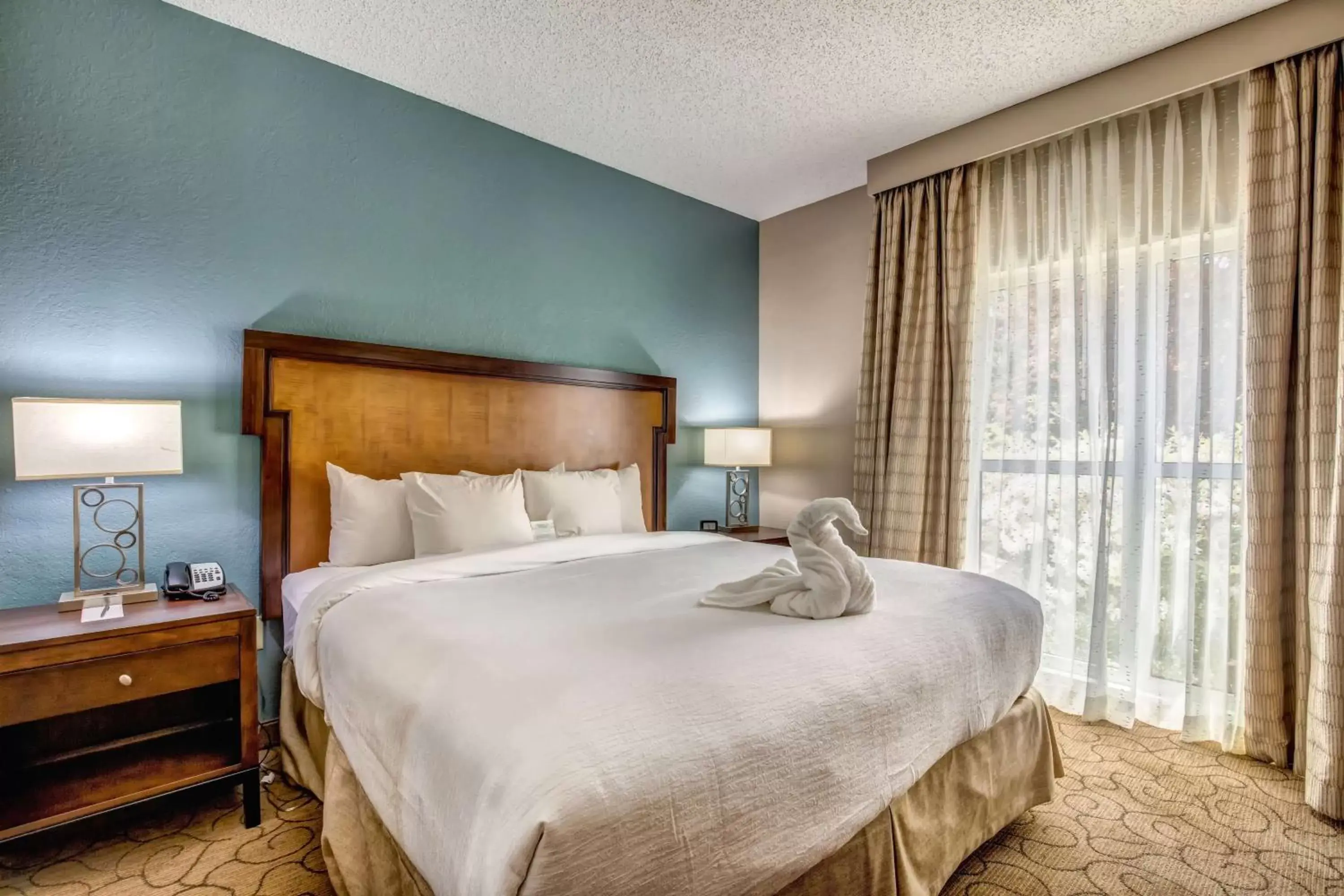 Business facilities, Bed in Embassy Suites Memphis