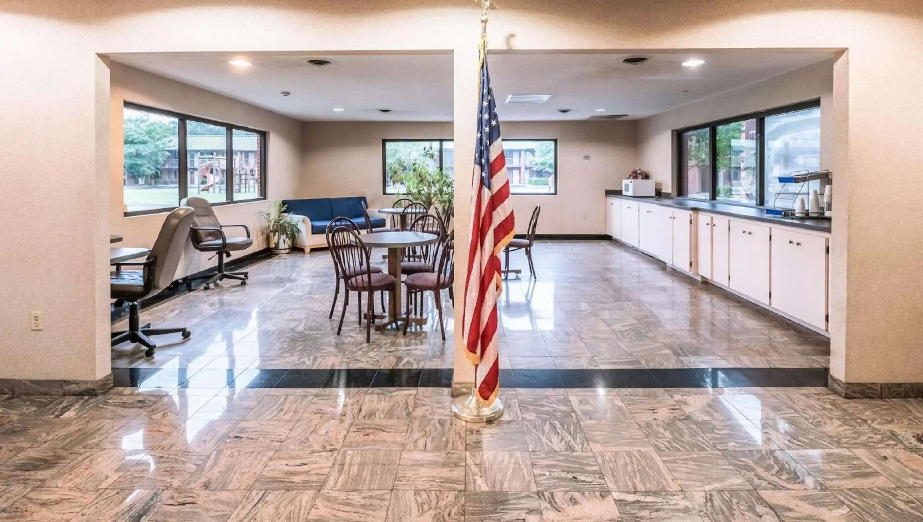 Lobby or reception in Studios and Suites 4 Less Emporia Lobby or reception in Studios and Suites 4 Less Emporia