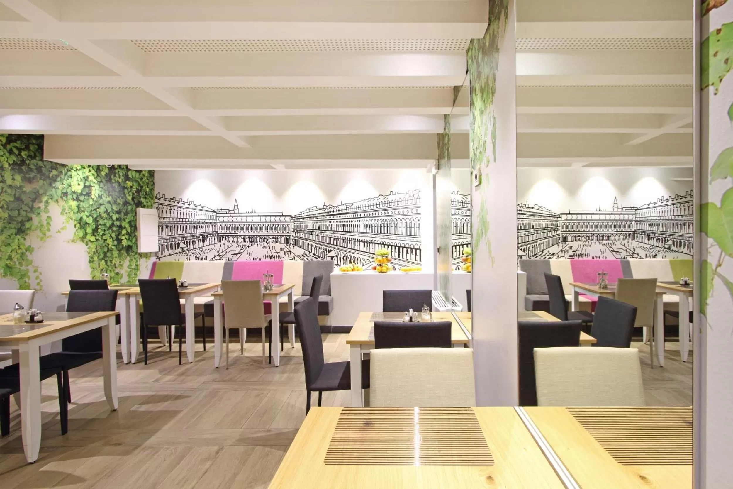 Restaurant/places to eat in Hotel Cosmopolit