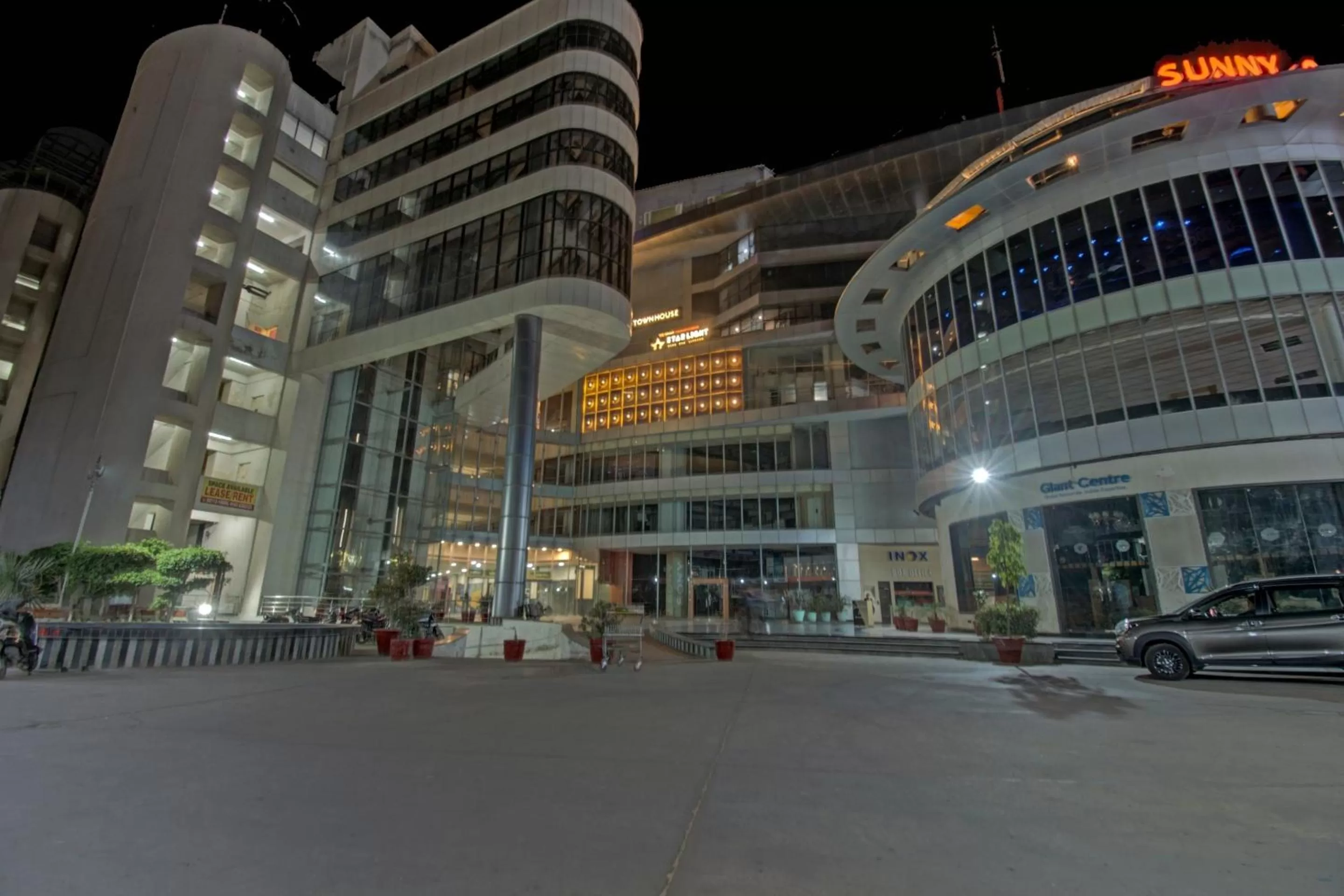 Facade/entrance, Property Building in Super OYO Townhouse 132 Hotel The Grand