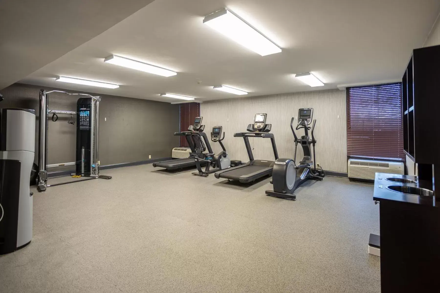 Fitness centre/facilities, Fitness Center/Facilities in Holiday Inn Express - Newark Airport - Elizabeth, an IHG Hotel