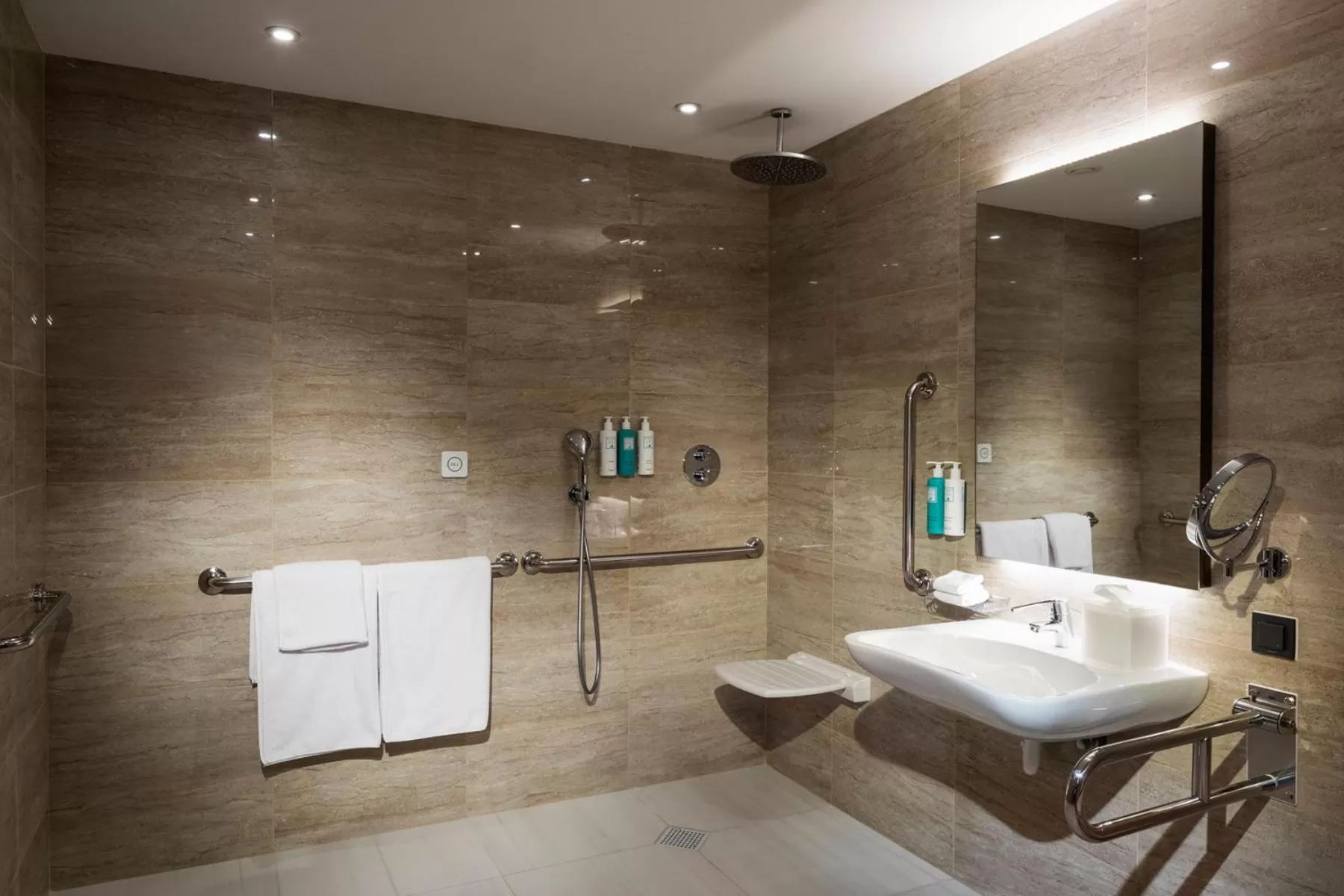 Shower in Kings' Valley Medical & Spa Hotel