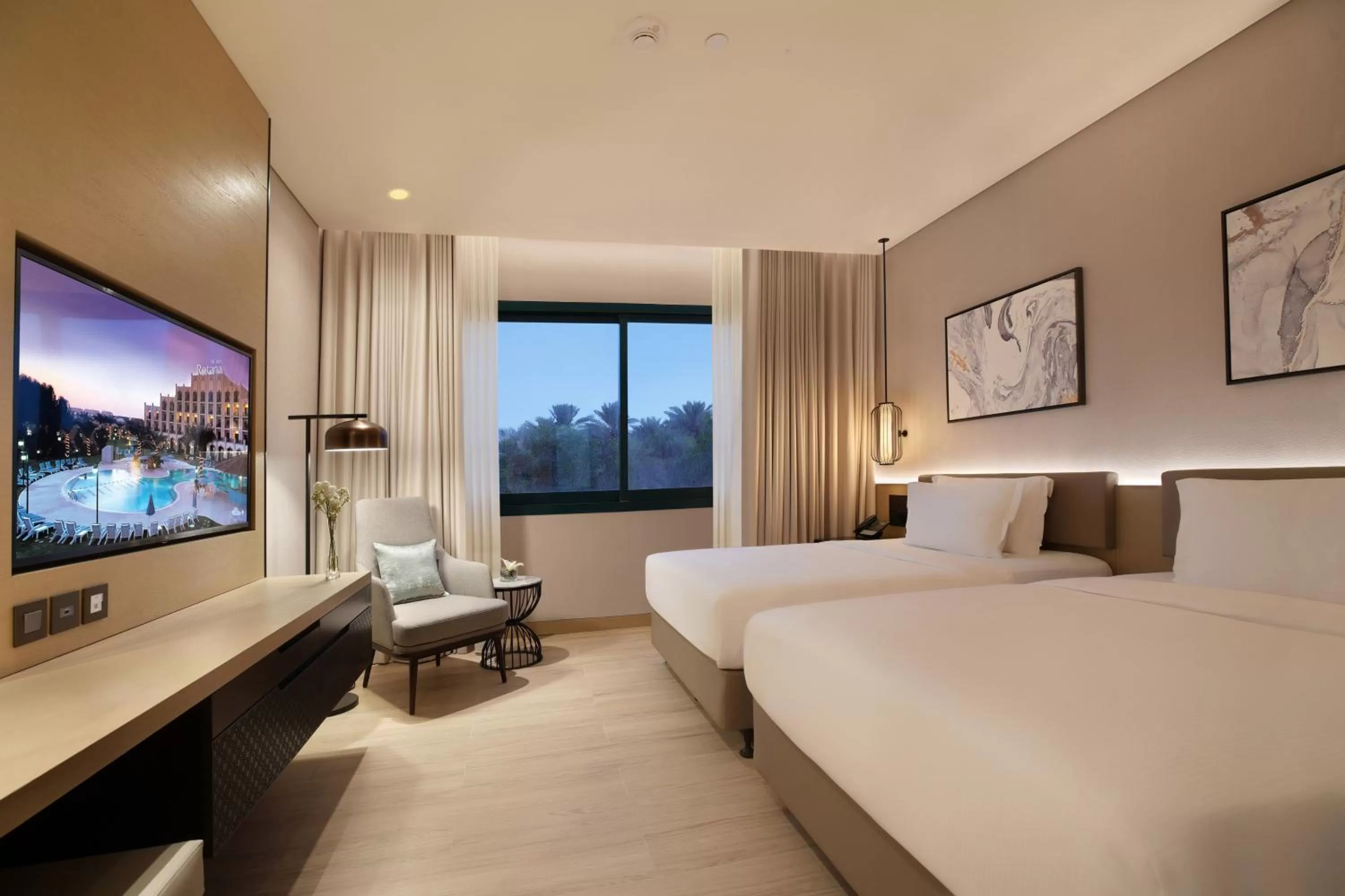 Bedroom, Bed in Al Ain Rotana