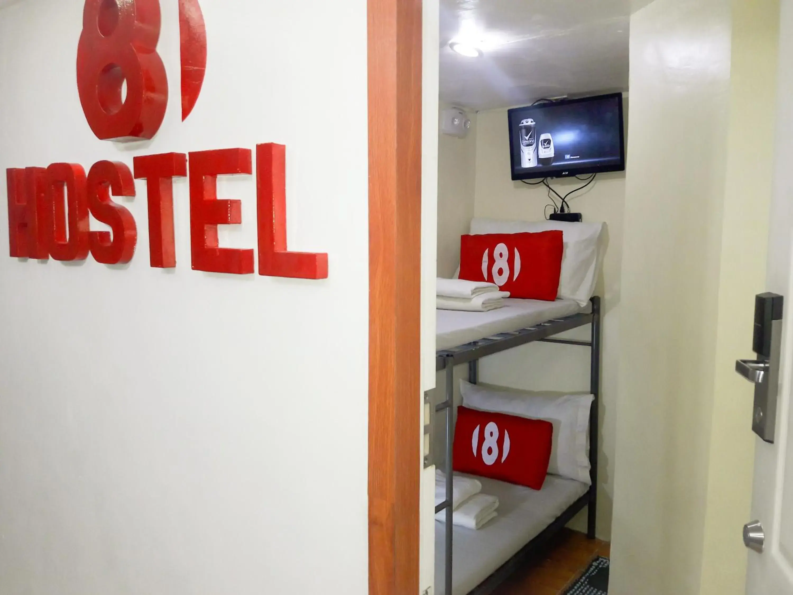 Bed, TV/Entertainment Center in 8hostel