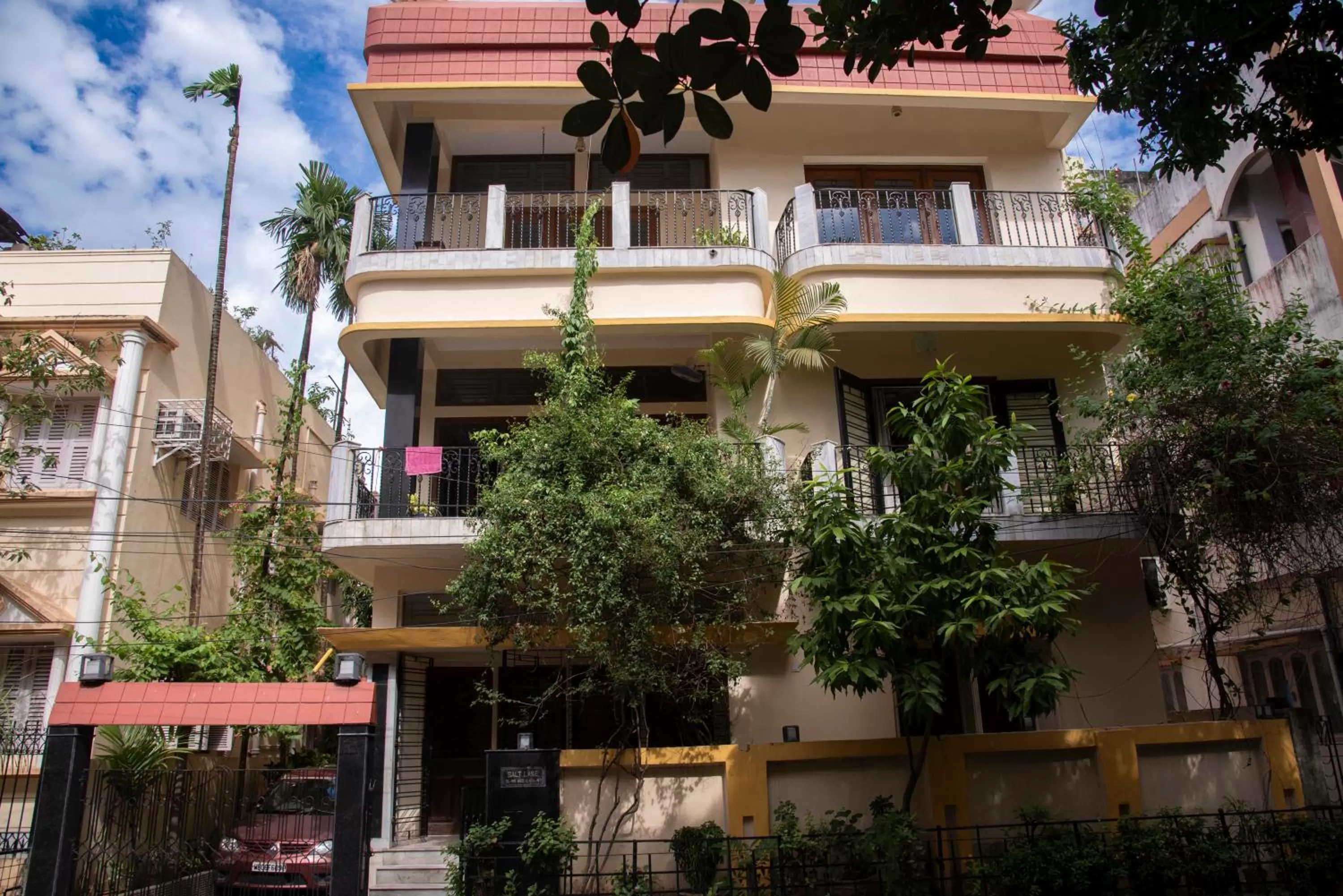 Facade/entrance in J's Nest