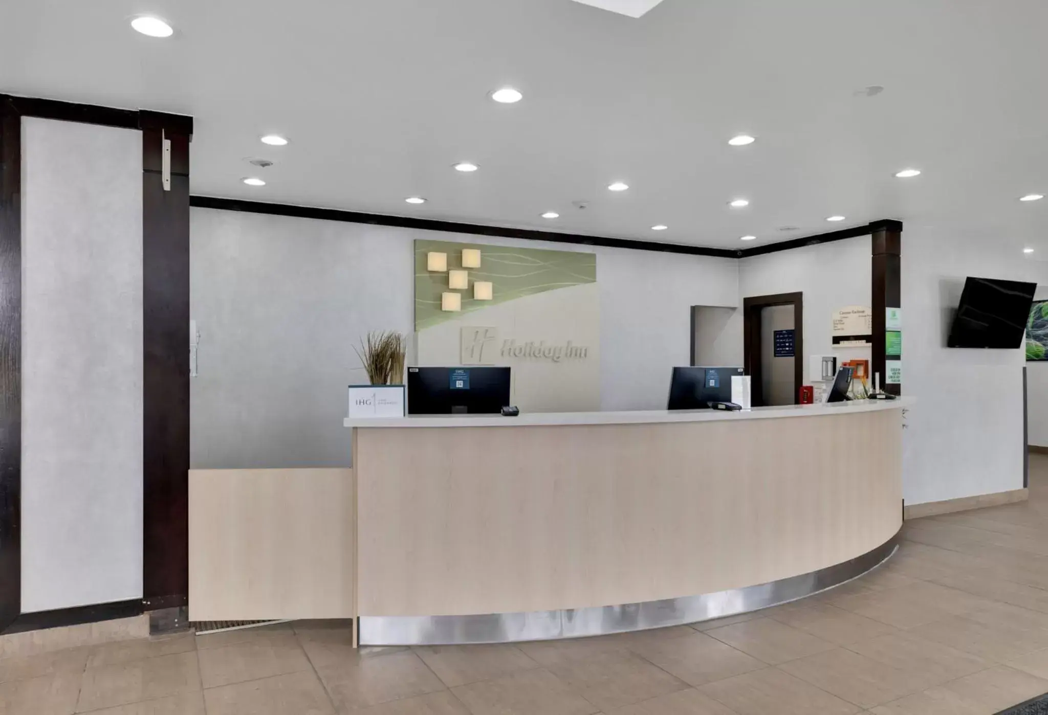 Property building, Lobby/Reception in Holiday Inn Hotel Peterborough Waterfront, an IHG Hotel