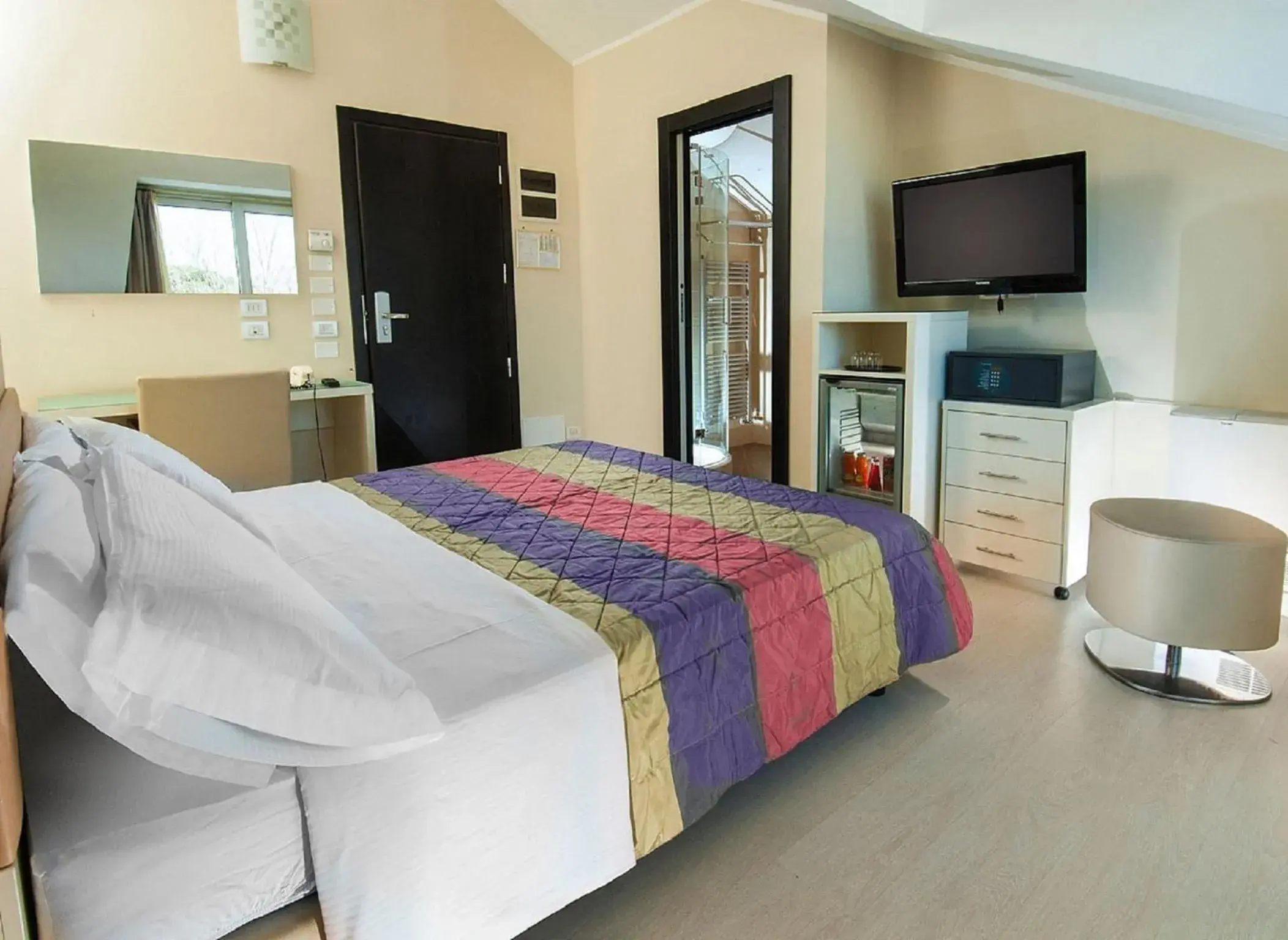 TV and multimedia, Bed in Hotel St. Moritz TV and multimedia, Bed in Hotel St. Moritz