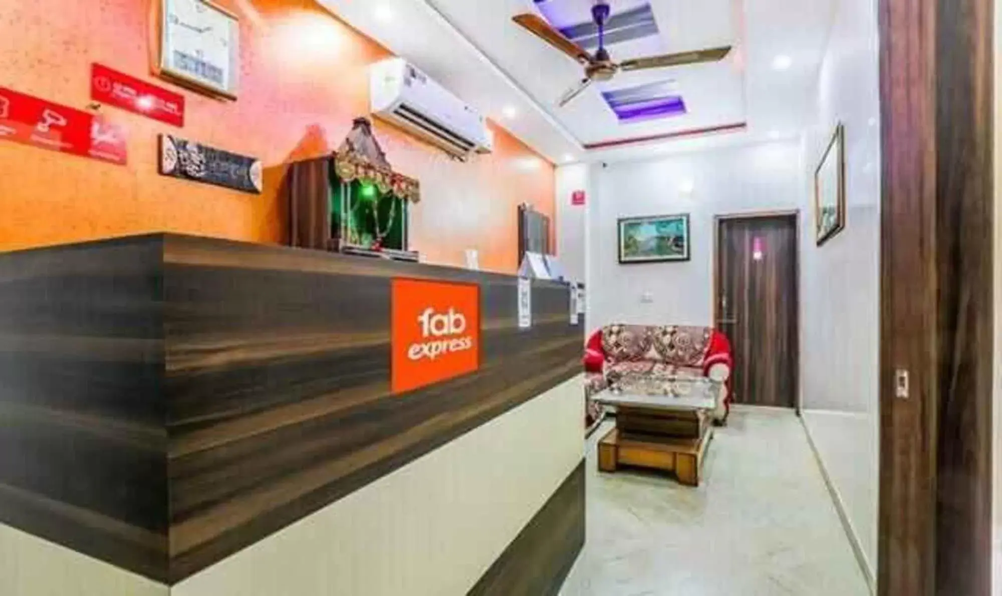 Lobby or reception, Lobby/Reception in FabExpress Mayank Palace Lobby or reception, Lobby/Reception in FabExpress Mayank Palace