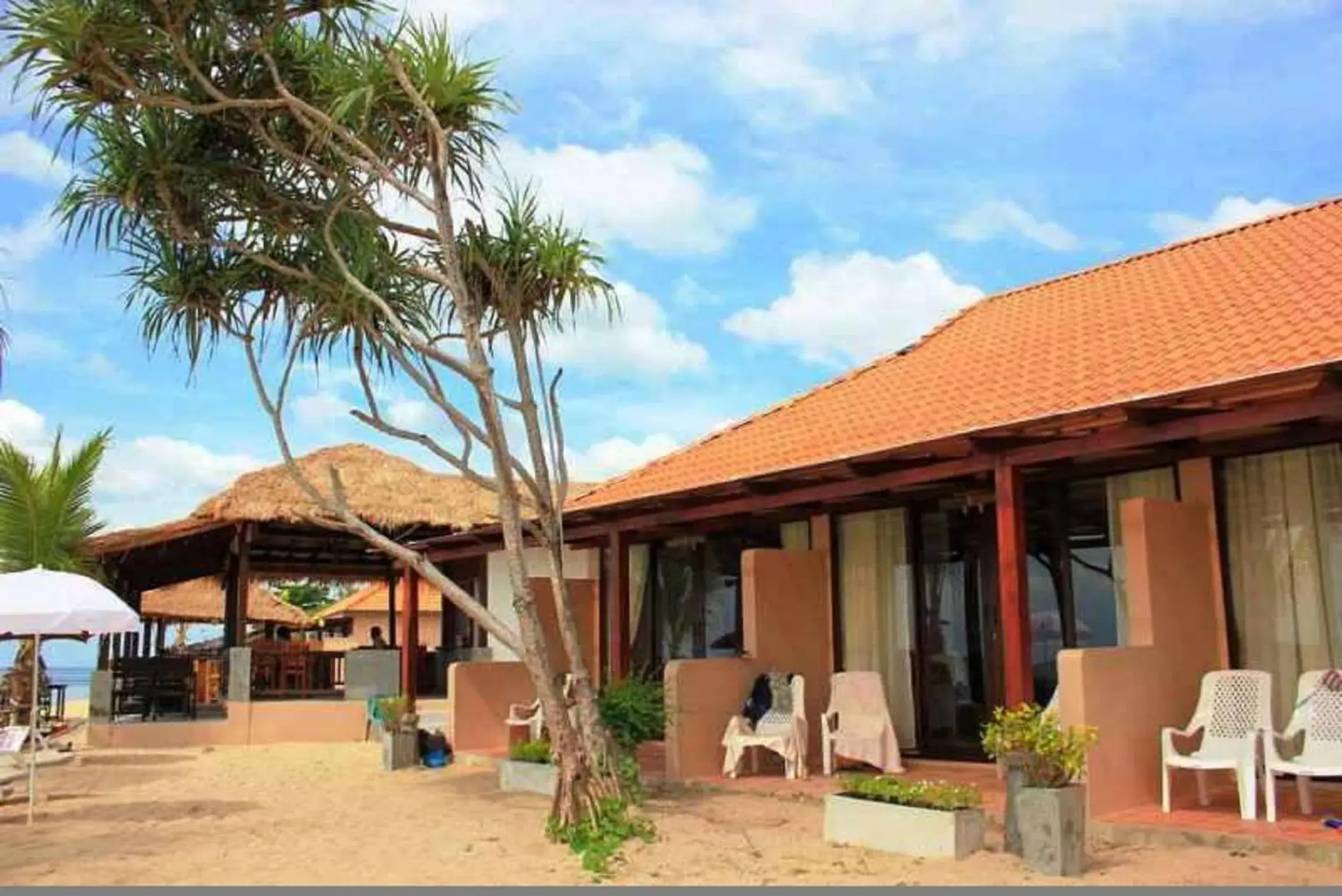 Facade/entrance, Property Building in Peace Paradise Beach