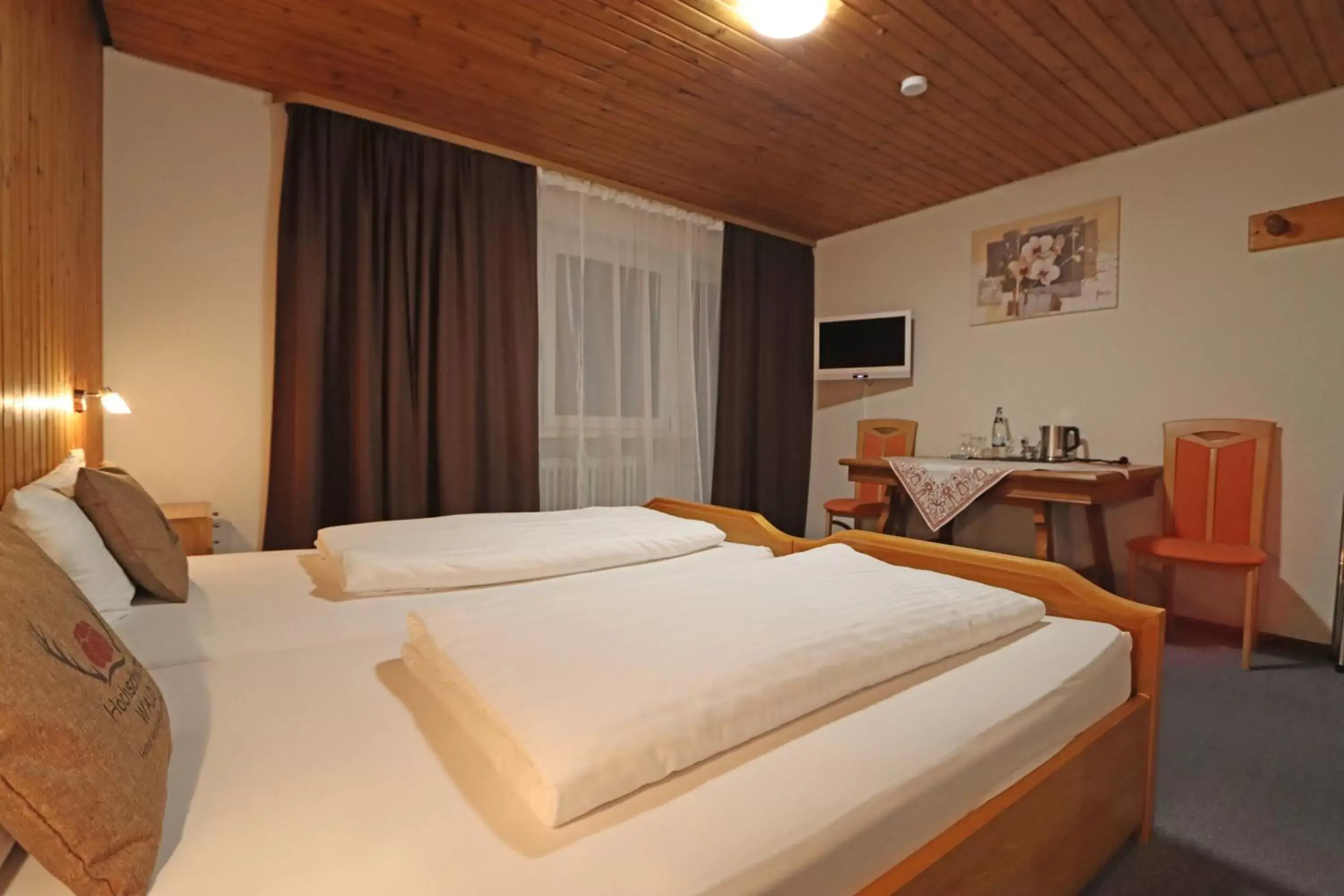 King Room with Balcony - single occupancy in Hotel Kreuz Höhengasthof King Room with Balcony - single occupancy in Hotel Kreuz Höhengasthof