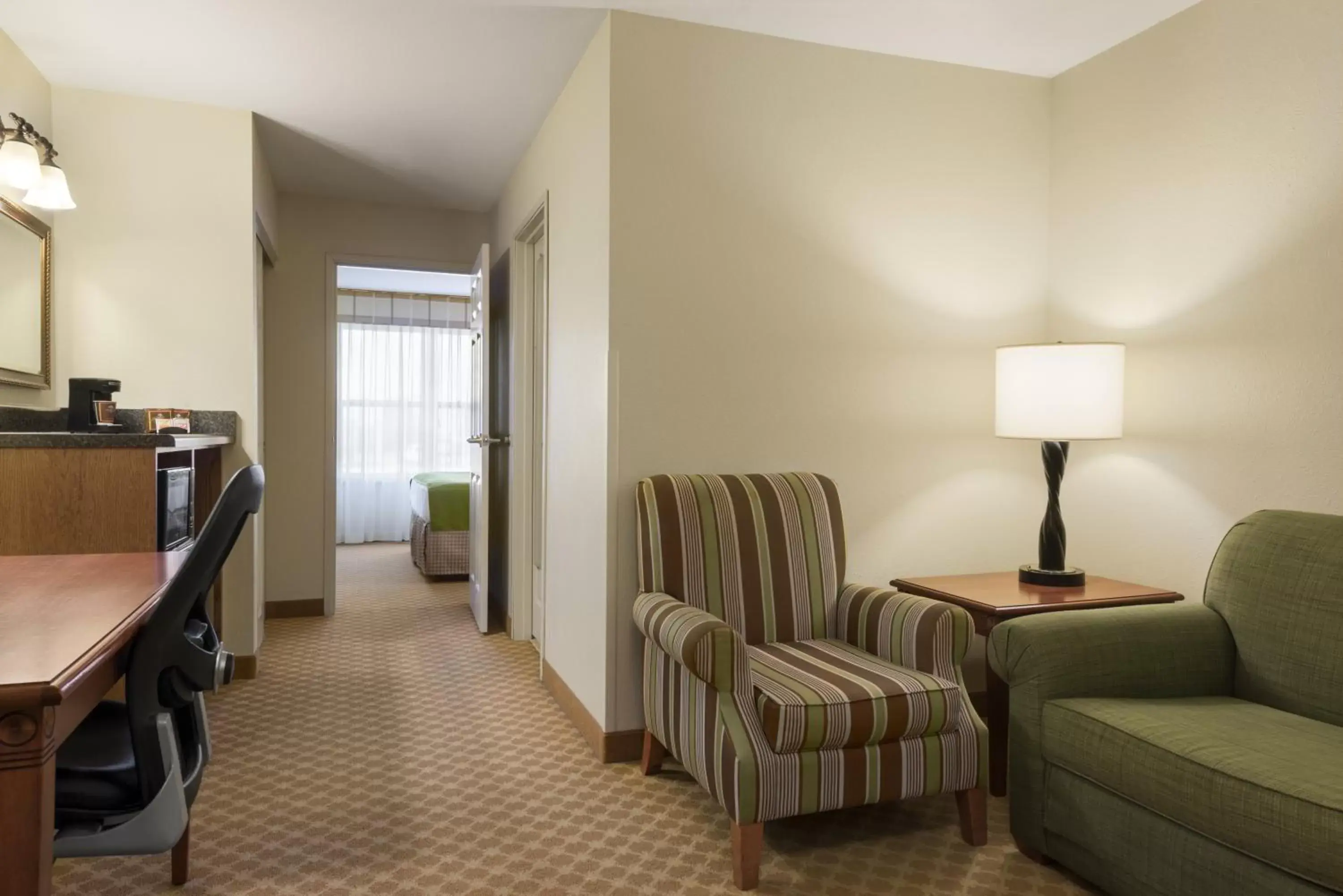 Seating Area in Country Inn & Suites by Radisson, Peoria North, IL