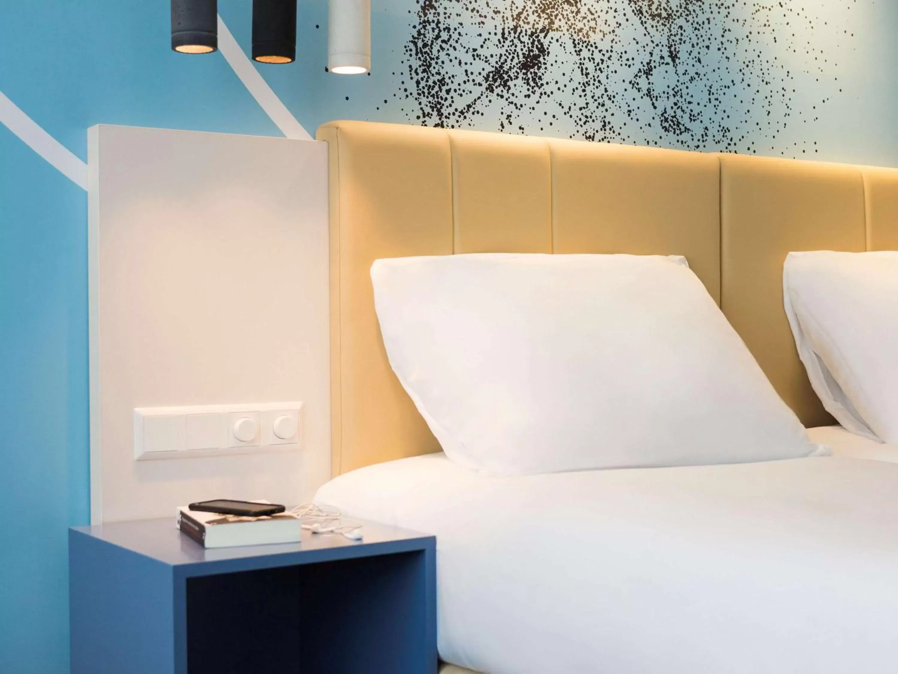 Property building, Bed in ibis Styles Haarlem City