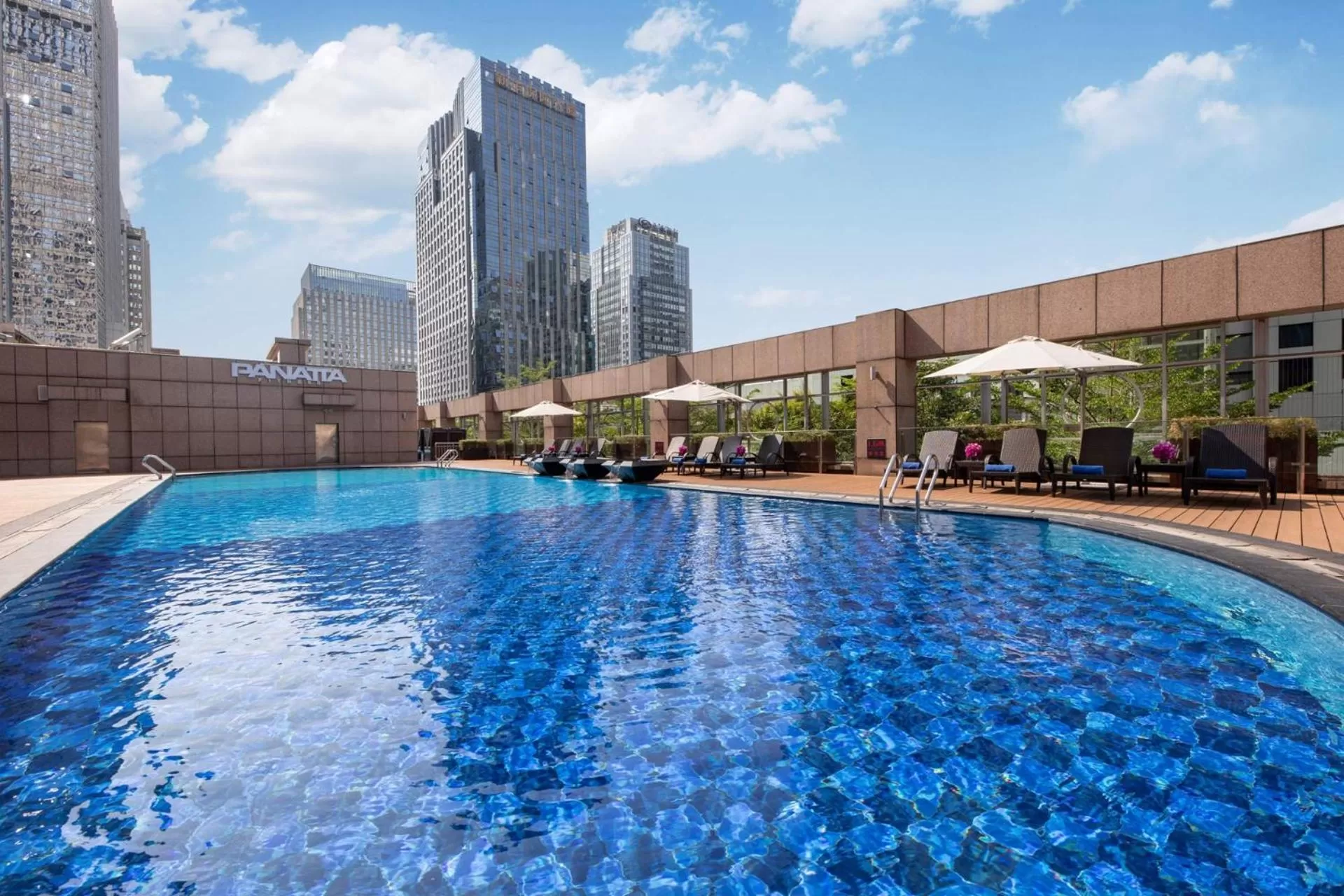Fitness centre/facilities in Crowne Plaza Shenzhen Futian, Near to Shenzhen Convention&Exhibition Centre, Shenzhen Stock Exchange and Shenzhen Civic Center, Outdoor Heated Pool