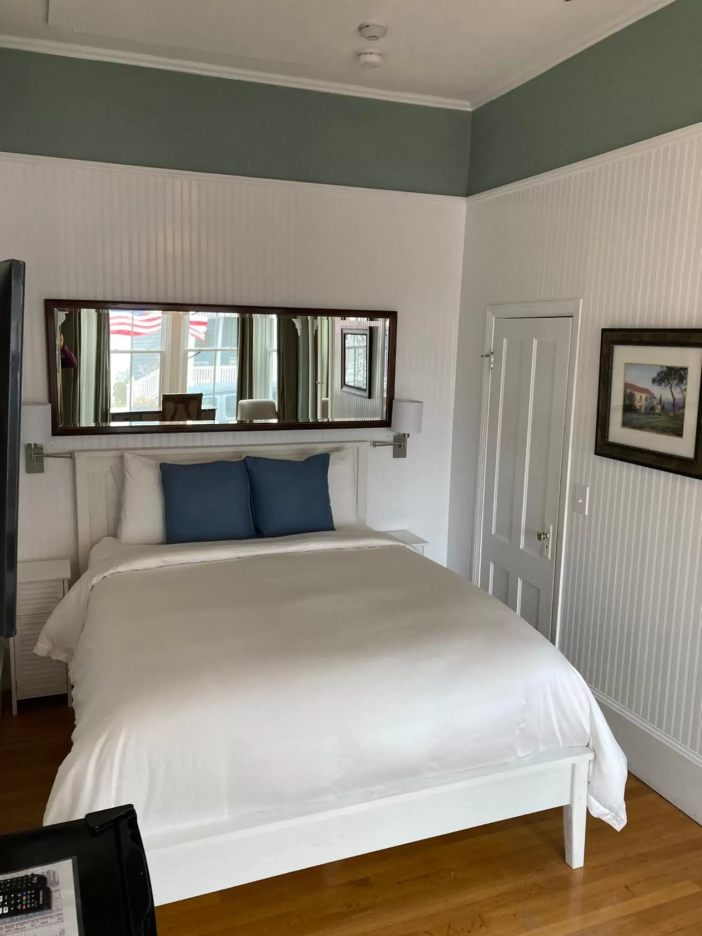 Bed in Prince Albert Guest House, Provincetown