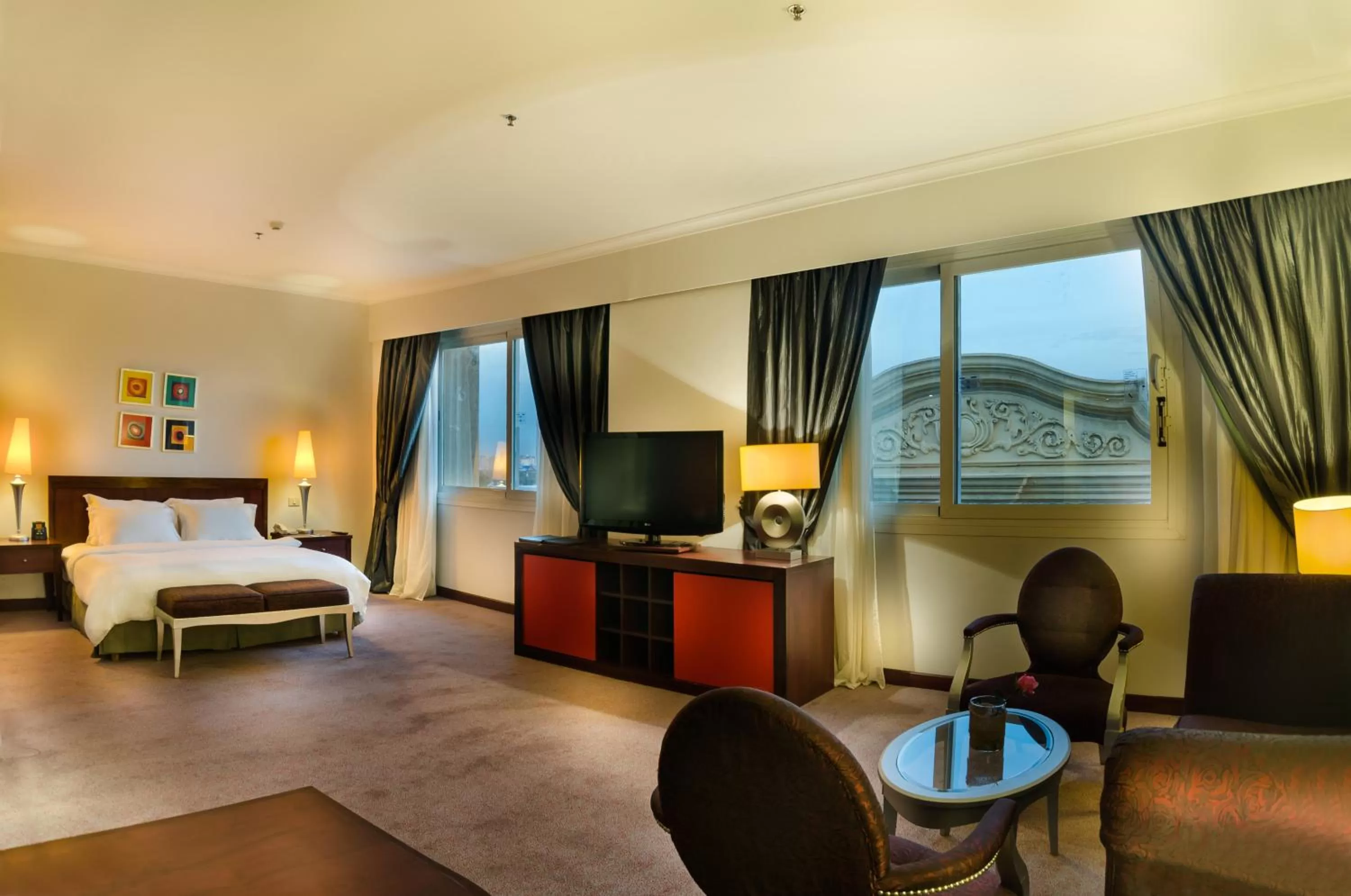 Communal lounge/ TV room, Bed in Hilton Alexandria Green Plaza