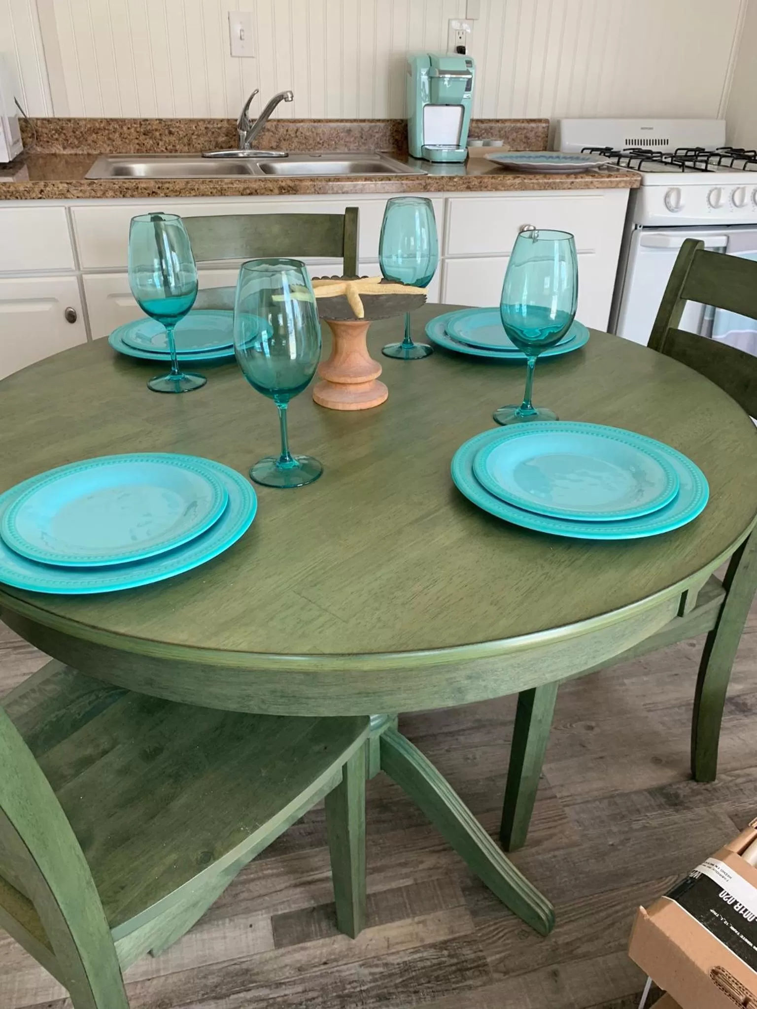 Kitchen or kitchenette in Ocean Glass Inn