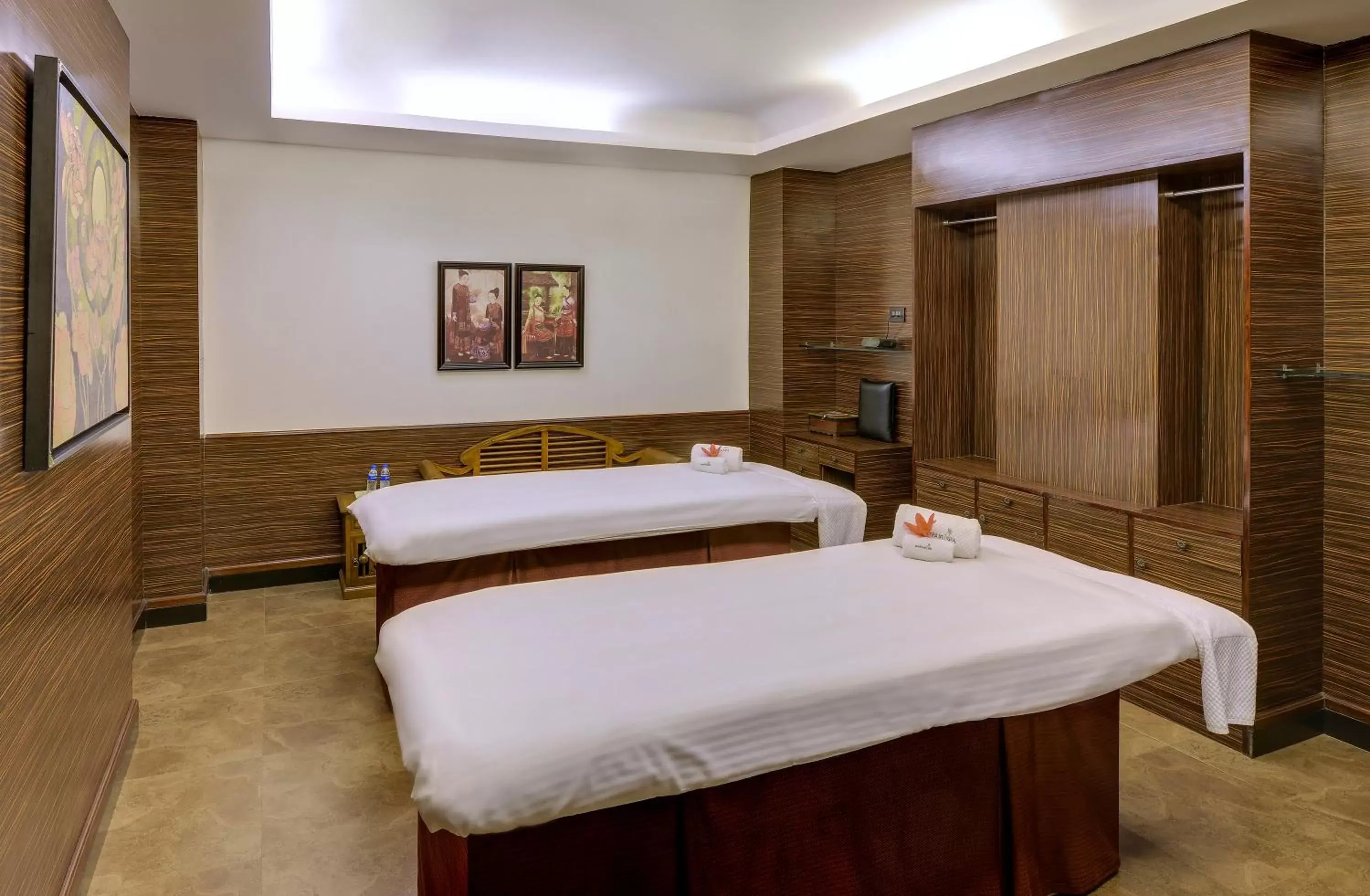 Massage, Bed in Mayfair Waves