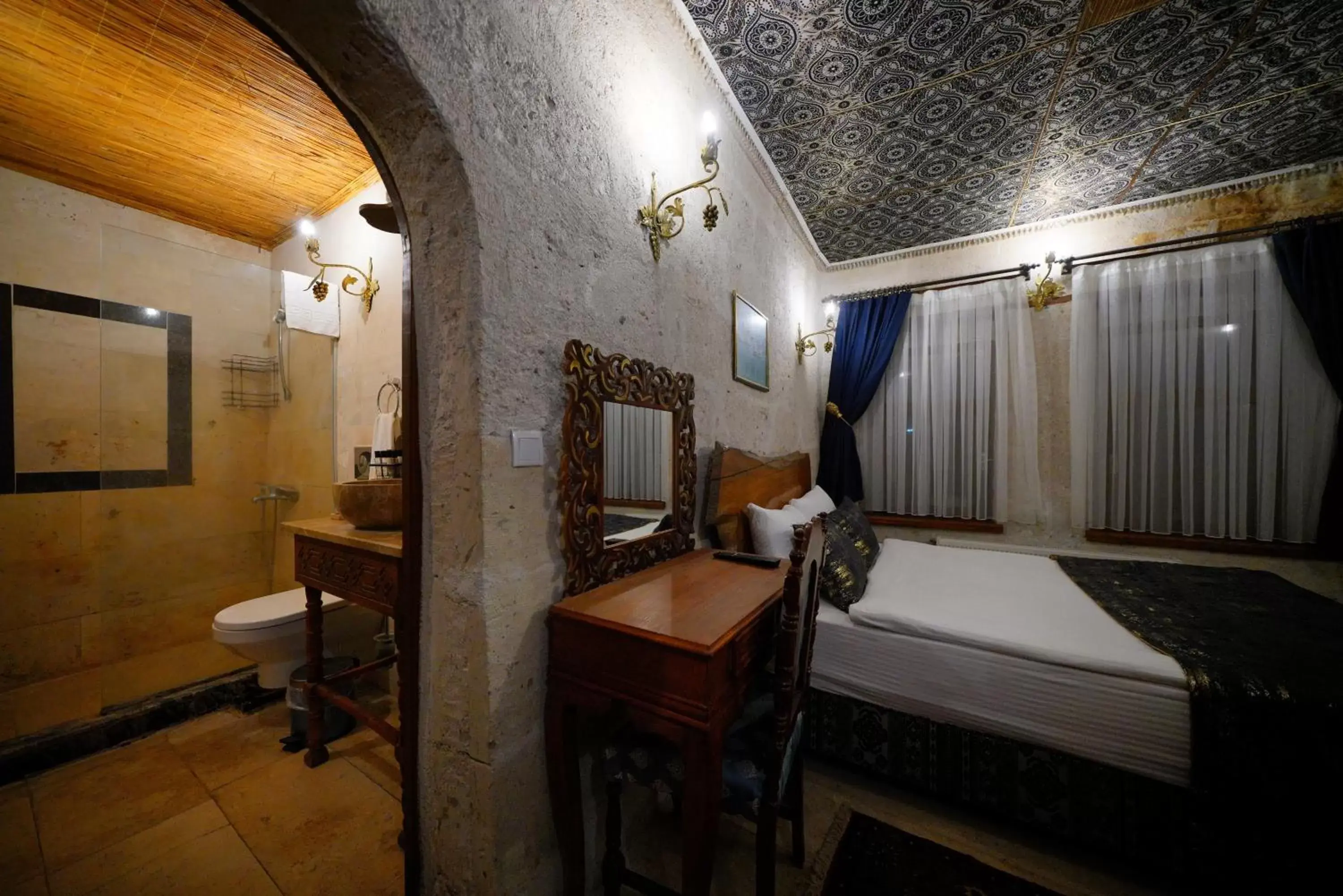 Photo of the whole room, Bed in Cappadocia Nar Cave House & Hot Swimming Pool