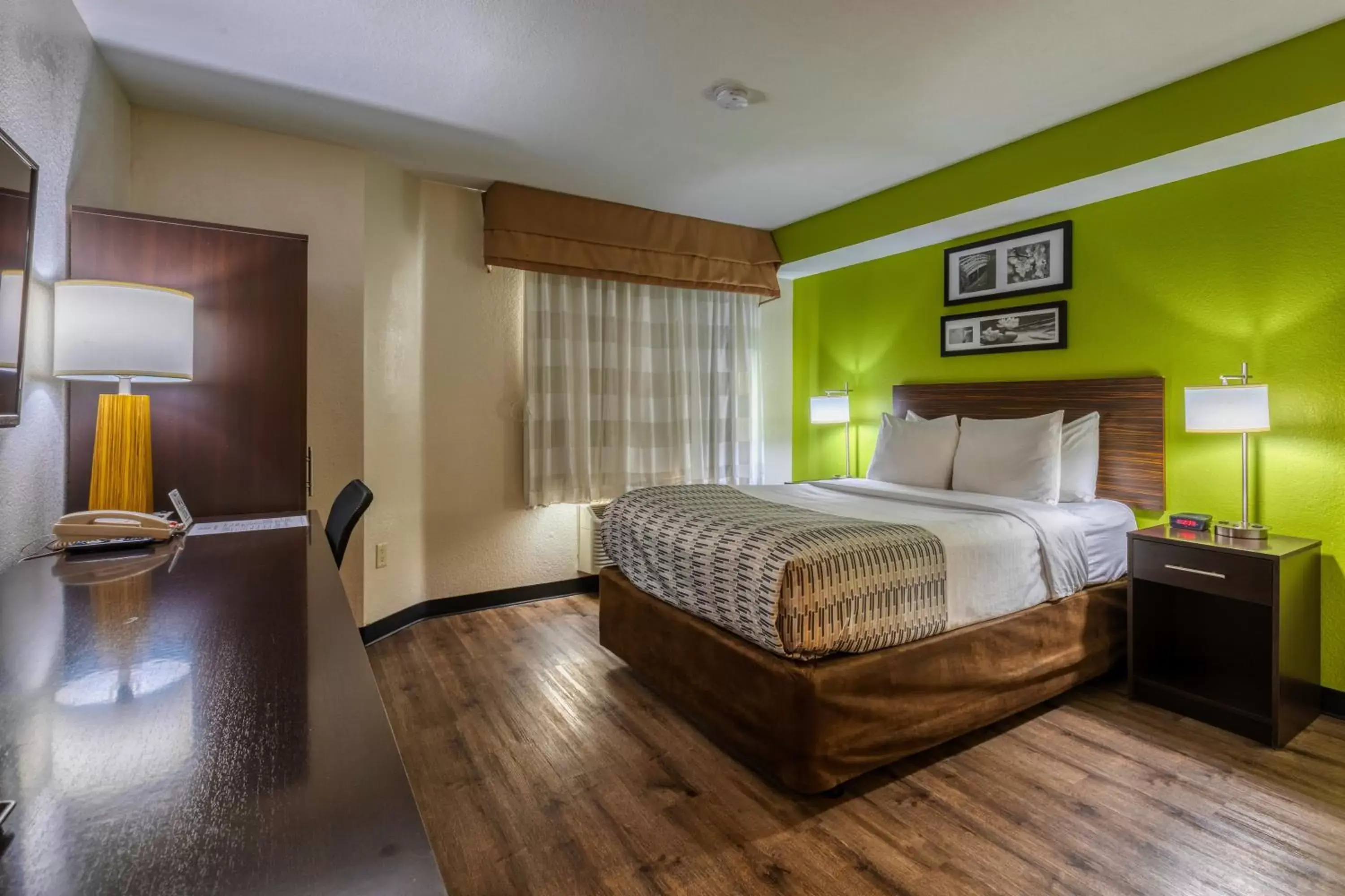 Bedroom, Bed in Surestay Plus Hotel by Best Western Superstition Springs