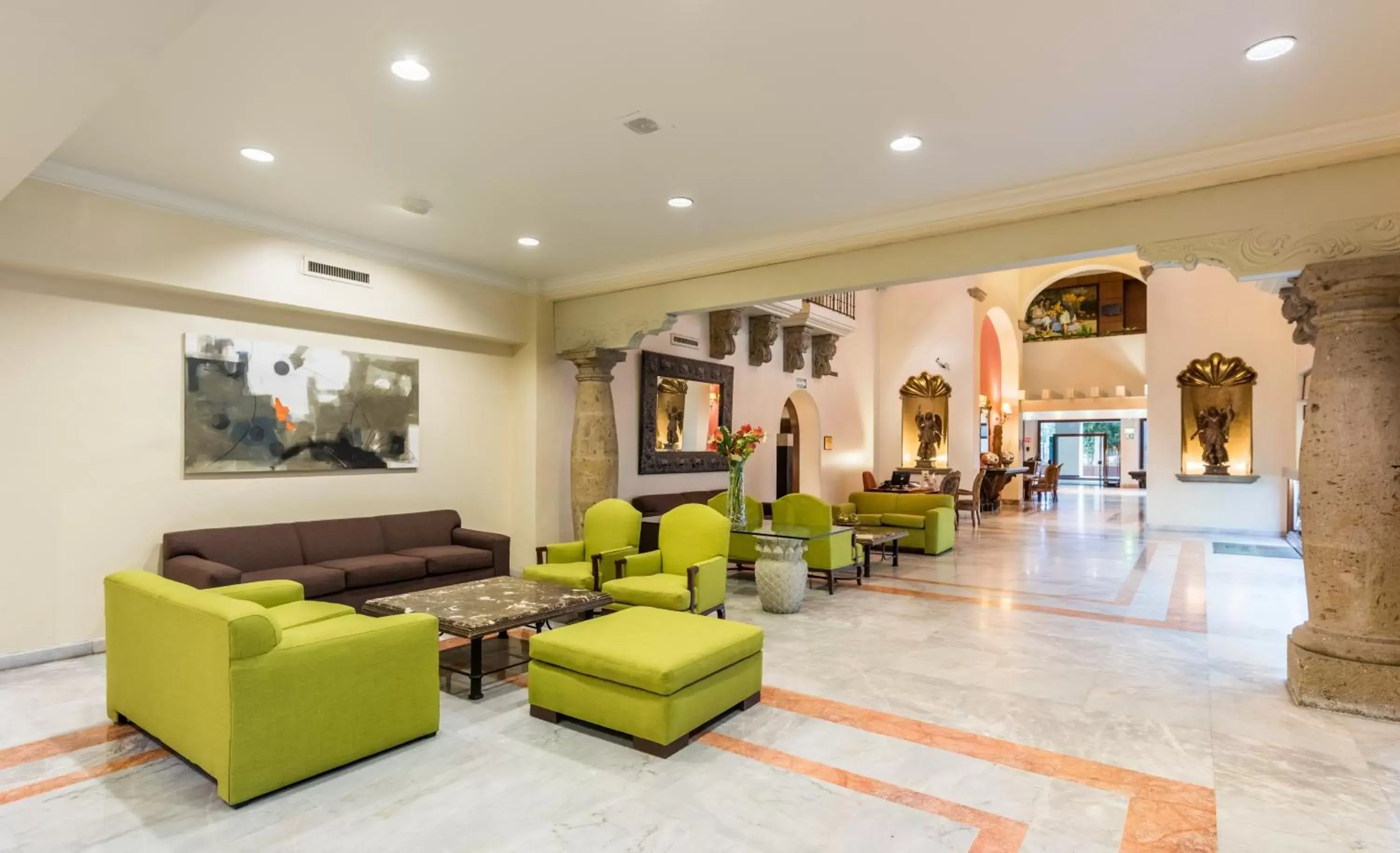 Property building, Lobby/Reception in Holiday Inn Guadalajara Expo Plaza del Sol, an IHG Hotel