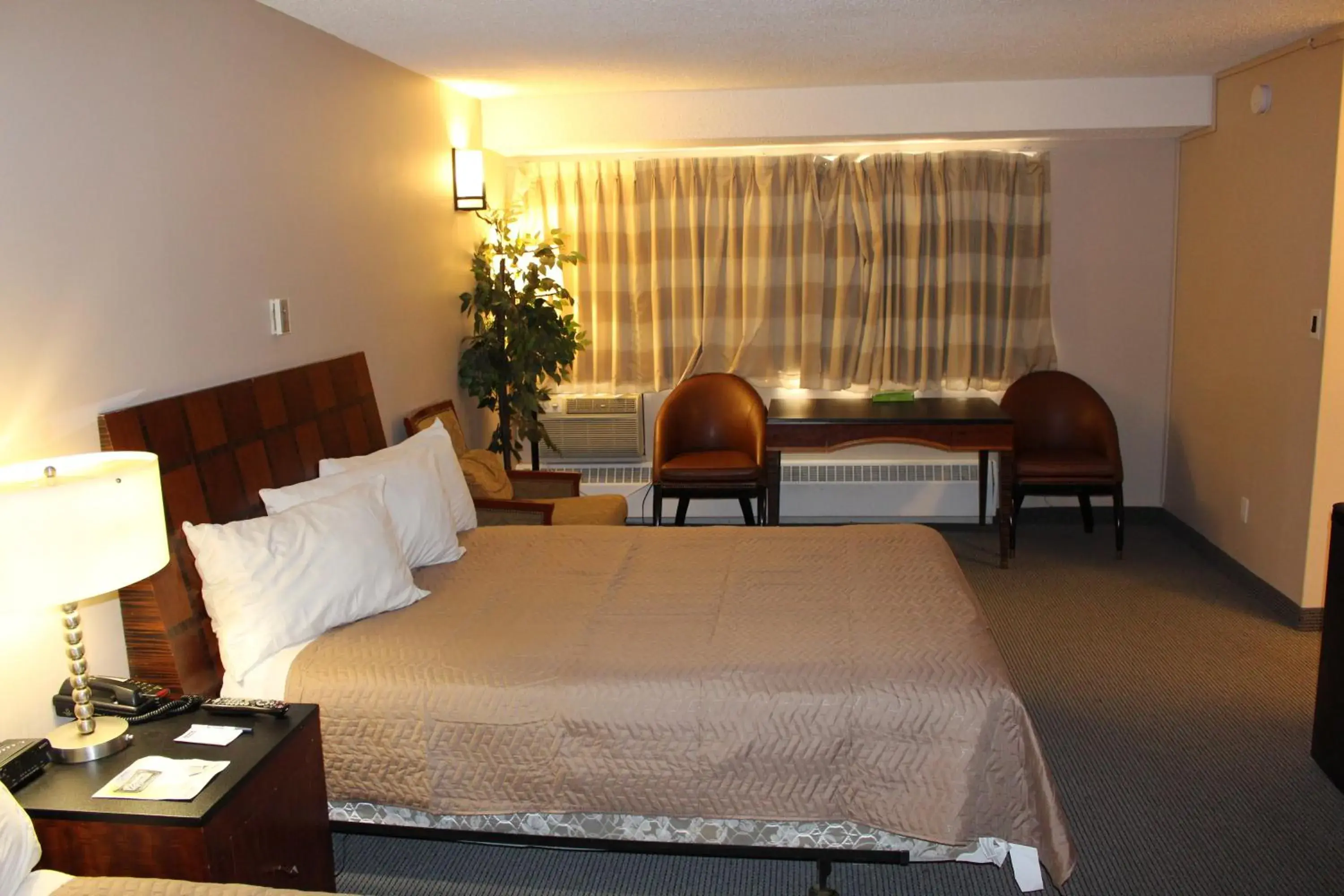 Bedroom, Bed in Travelodge by Wyndham Swift Current