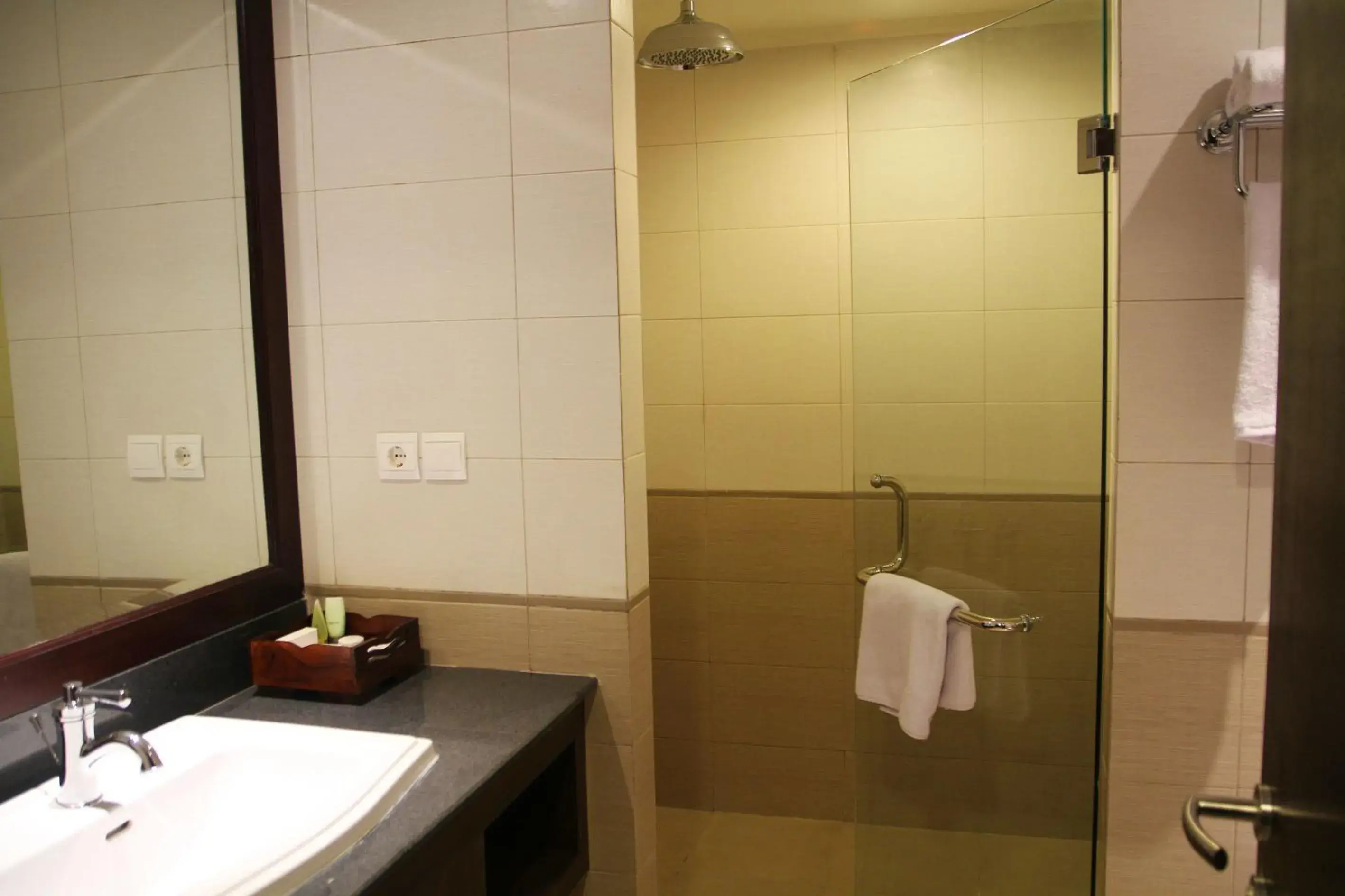 Bathroom in Varna Culture Hotel Soerabaia Bathroom in Varna Culture Hotel Soerabaia