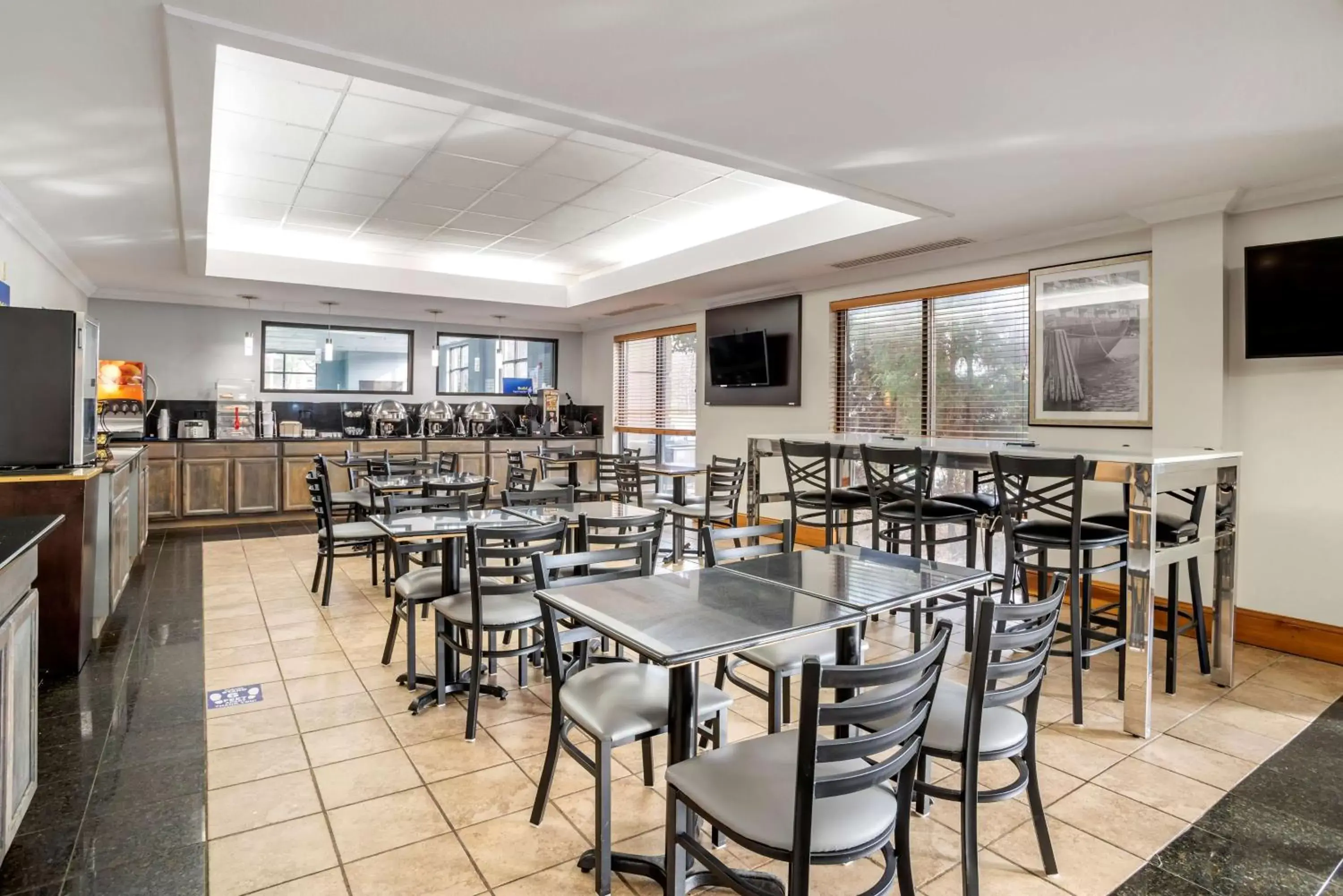 Restaurant/Places to Eat in Best Western Chesapeake Bay North Inn