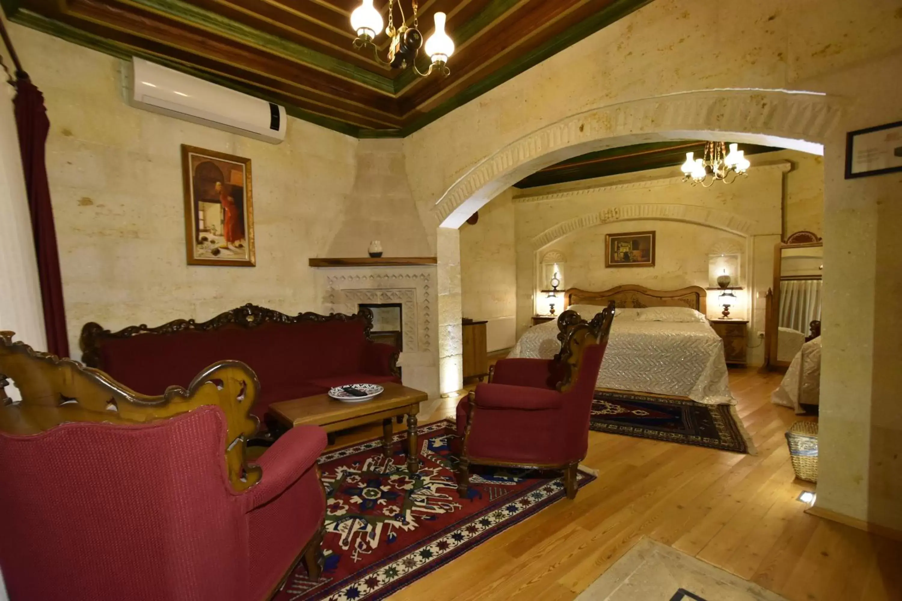 Living room, Seating Area in Harman Cave Hotel