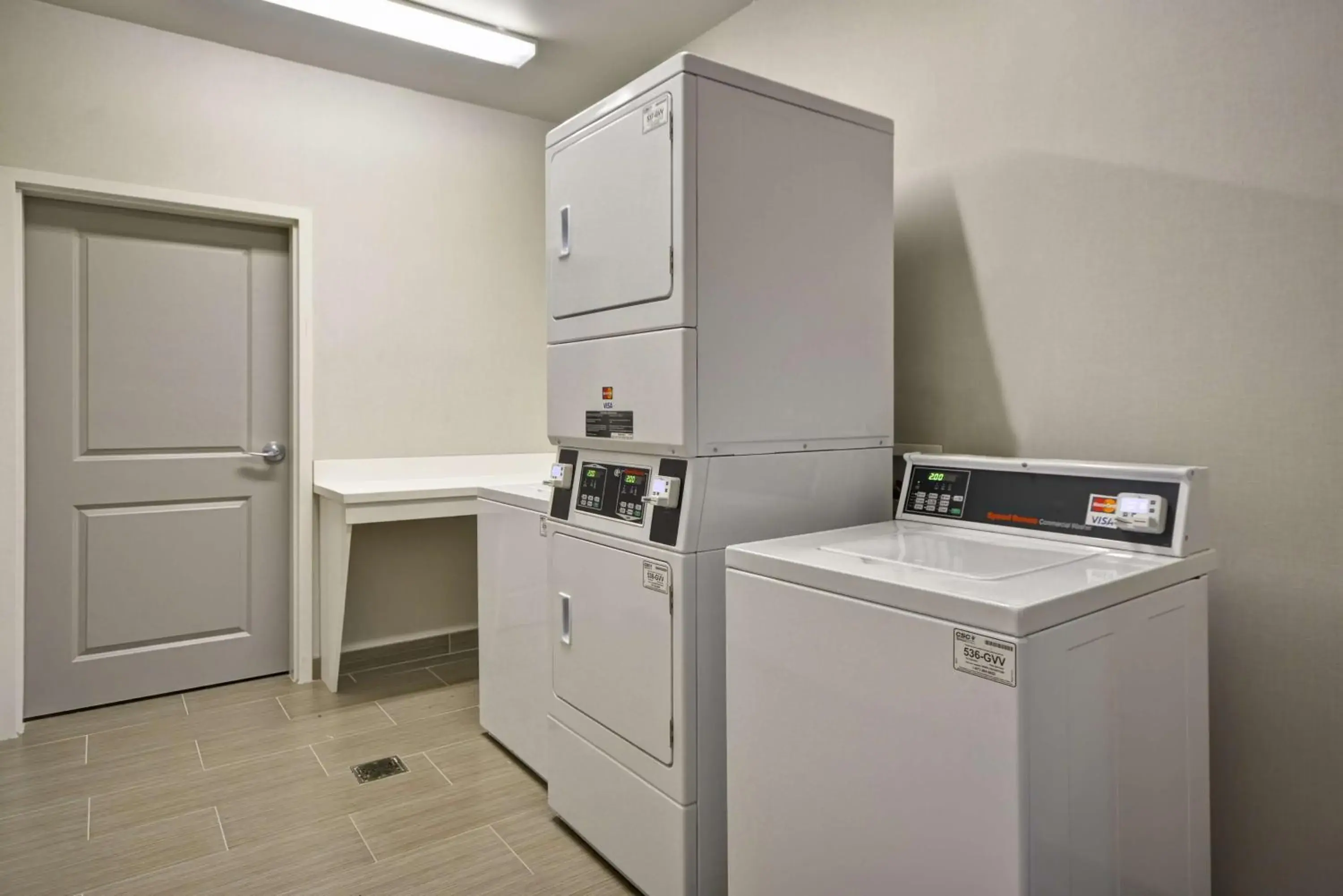 Sports, Kitchen/Kitchenette in Hampton Inn Kenedy