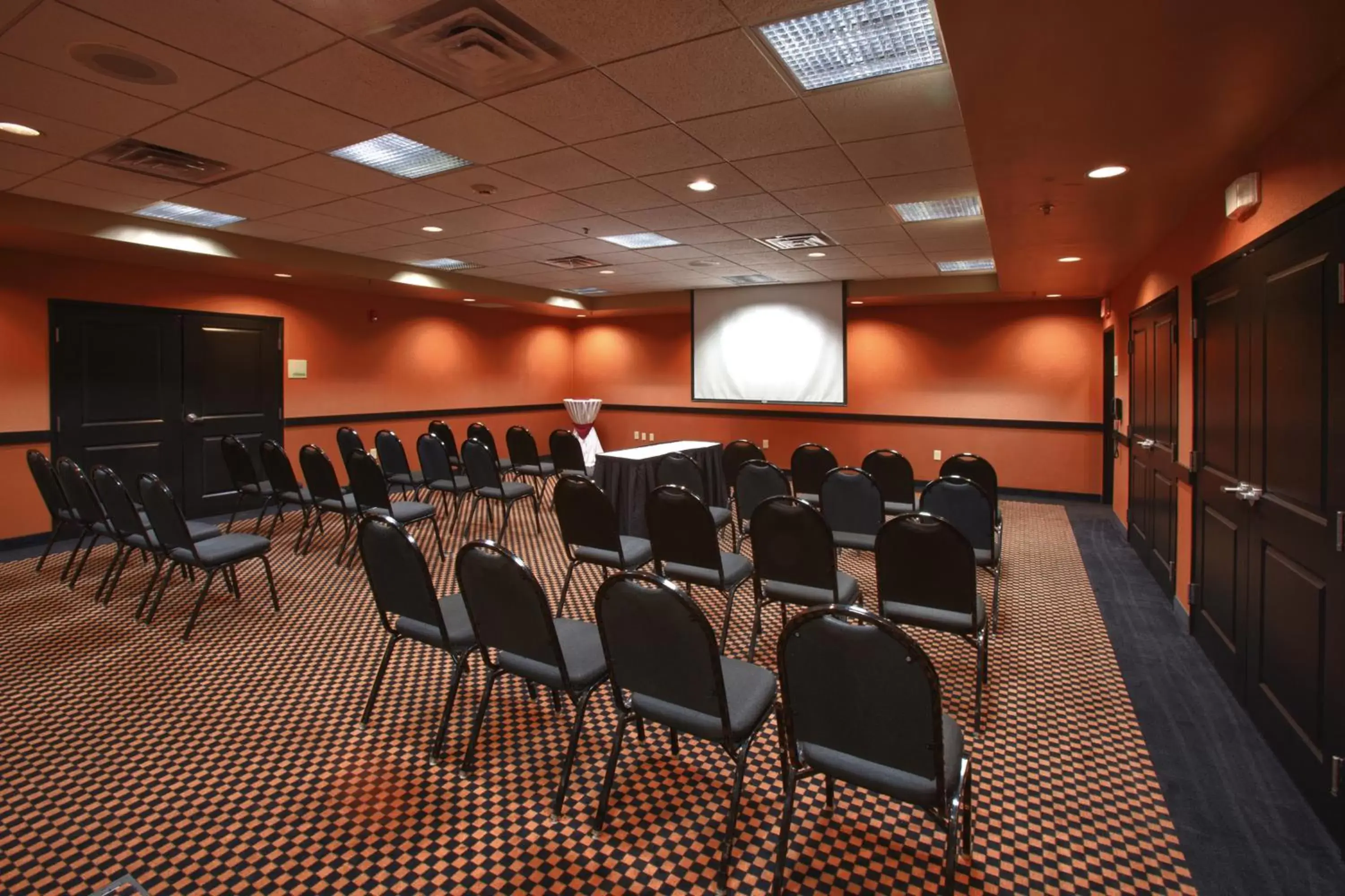 Meeting/conference room in Holiday Inn St. Paul Northeast - Lake Elmo, an IHG Hotel