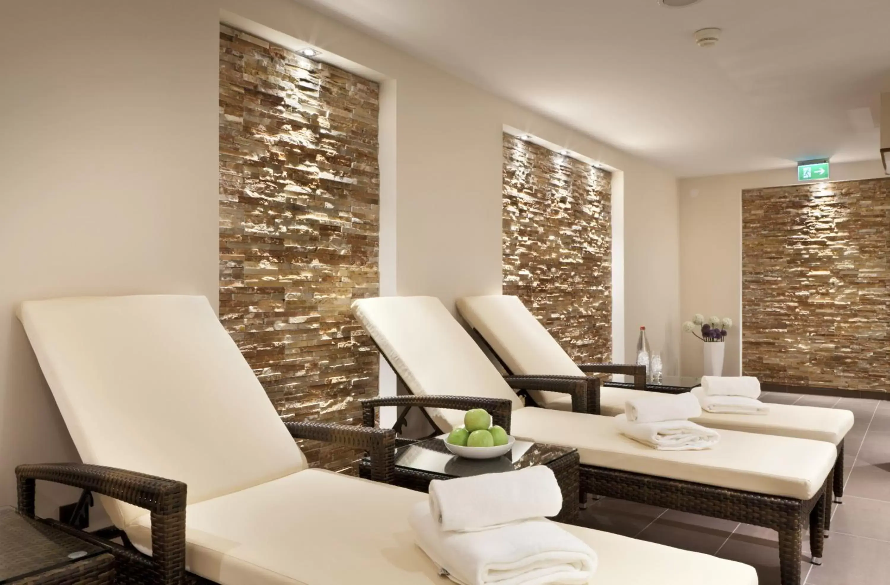 Spa and wellness centre/facilities, Seating Area in Flemings Hotel Frankfurt Main-Riverside